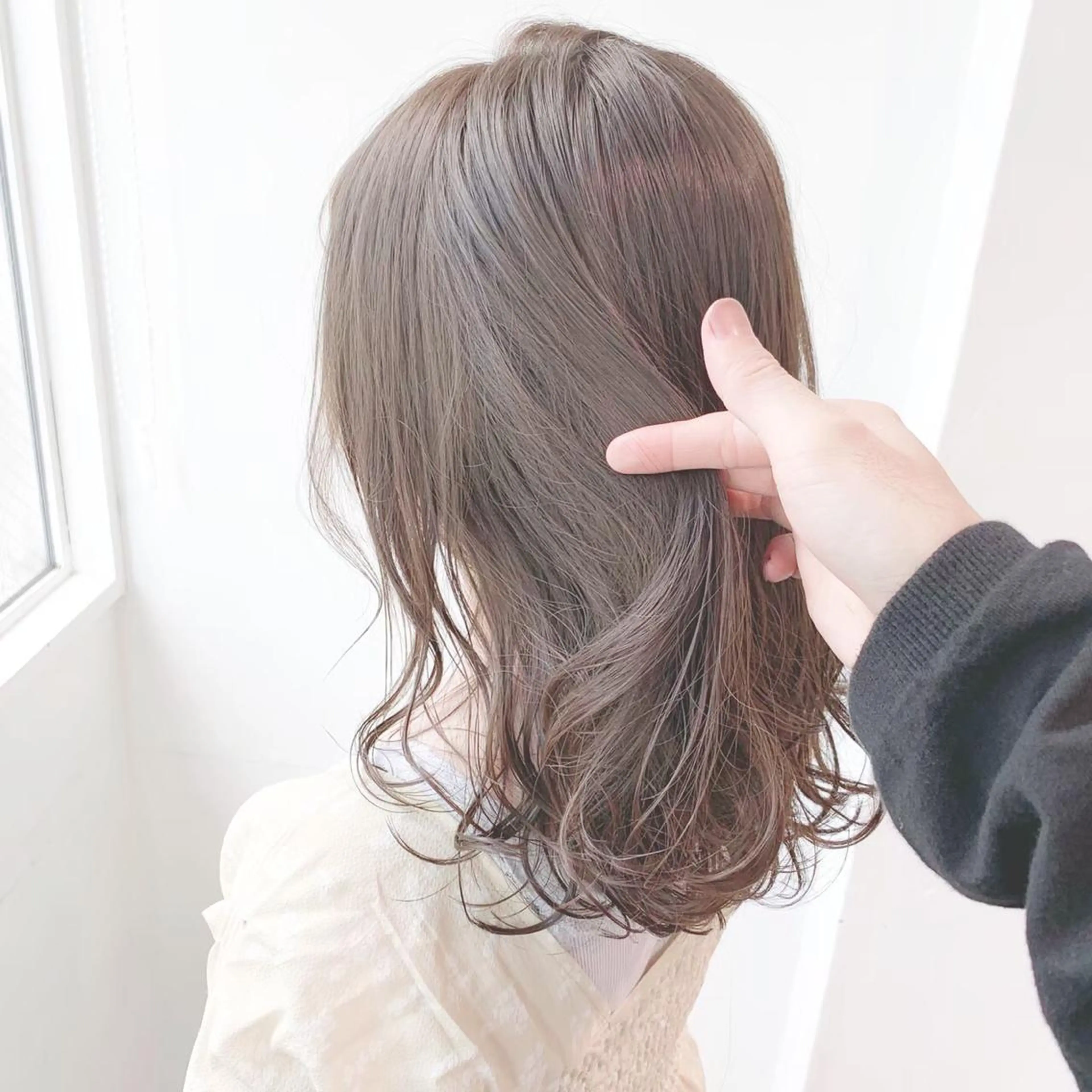 ミディアム カラー 韓国レイヤー 似合わせカラーのヘアスタイル