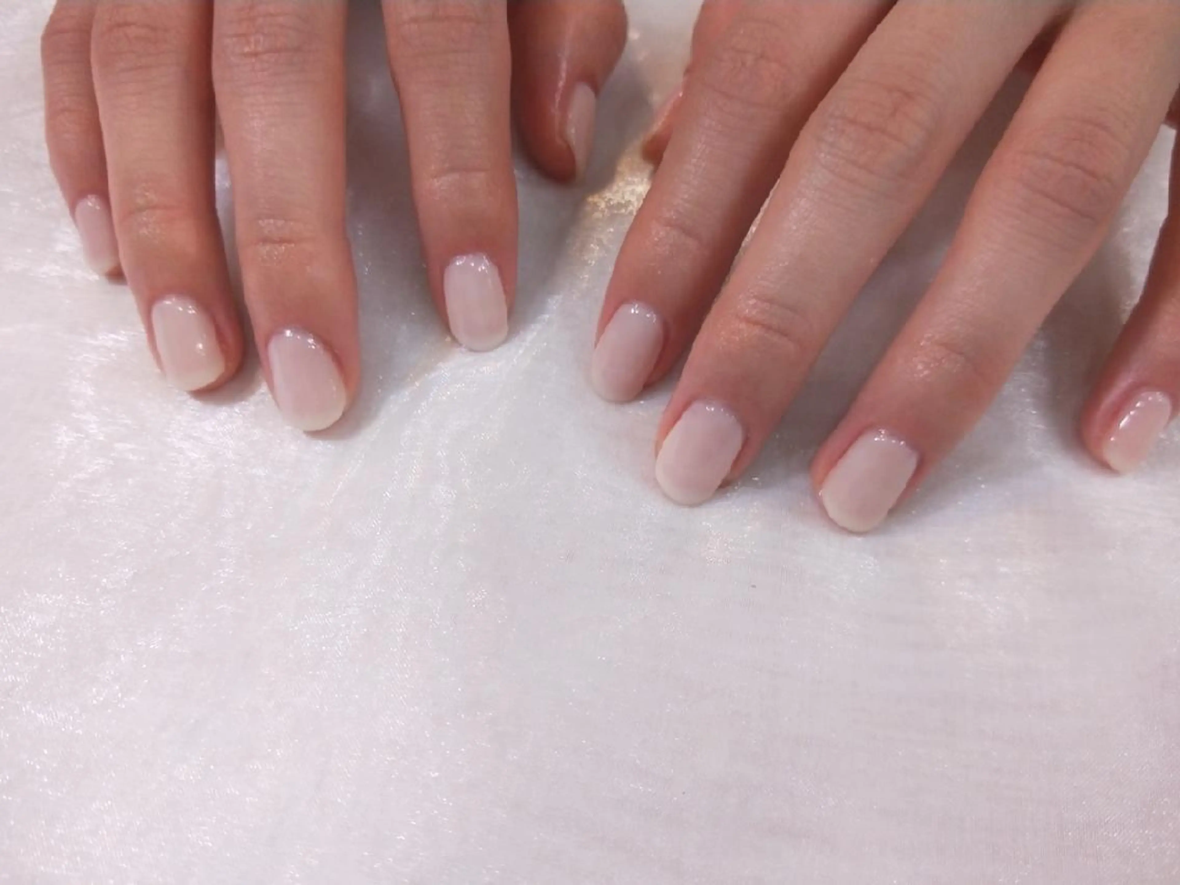 ネイル ハンドネイル ハンドケア R'well所属・はばすみれ🎀ﾈｲﾙ 光ﾌｪｲｼｬﾙ ﾍｱのネイルデザイン