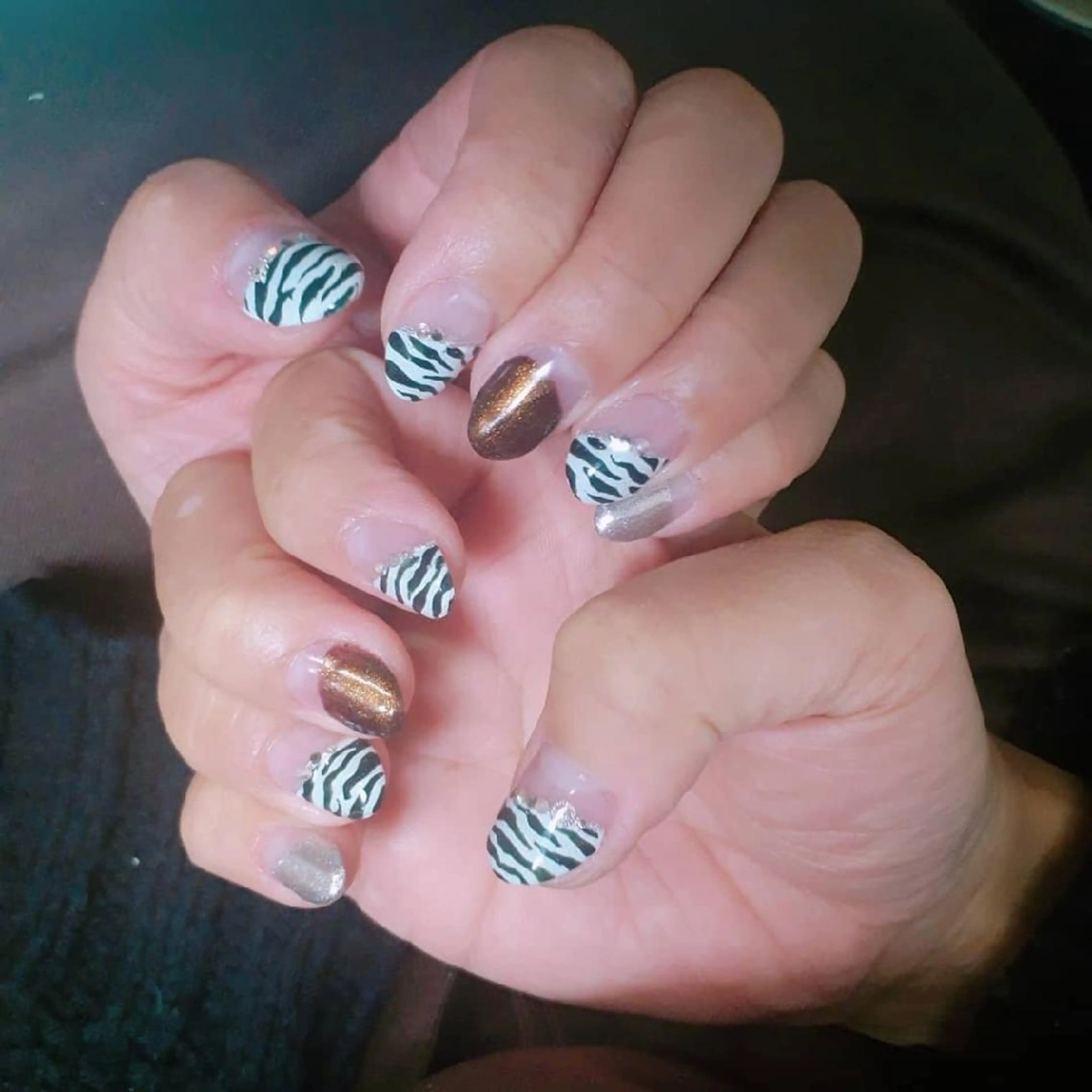 ネイル アニマル柄 フレンチネイル ひだか あいこのネイルデザイン