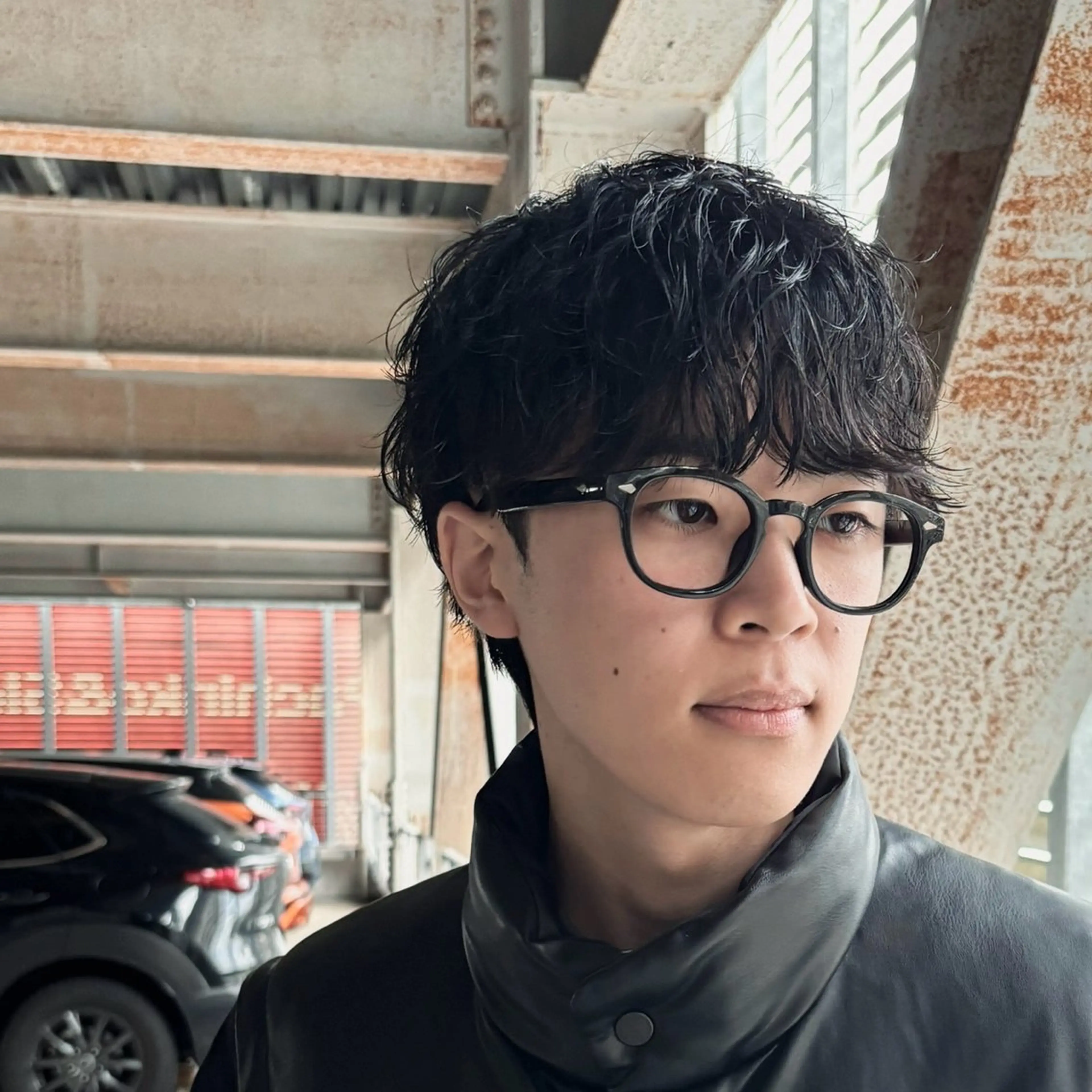 ミディアム パーマ メンズ ミディアムパーマ ビジネス メンズパーマ カット パーマ 飛田 優のヘアスタイル