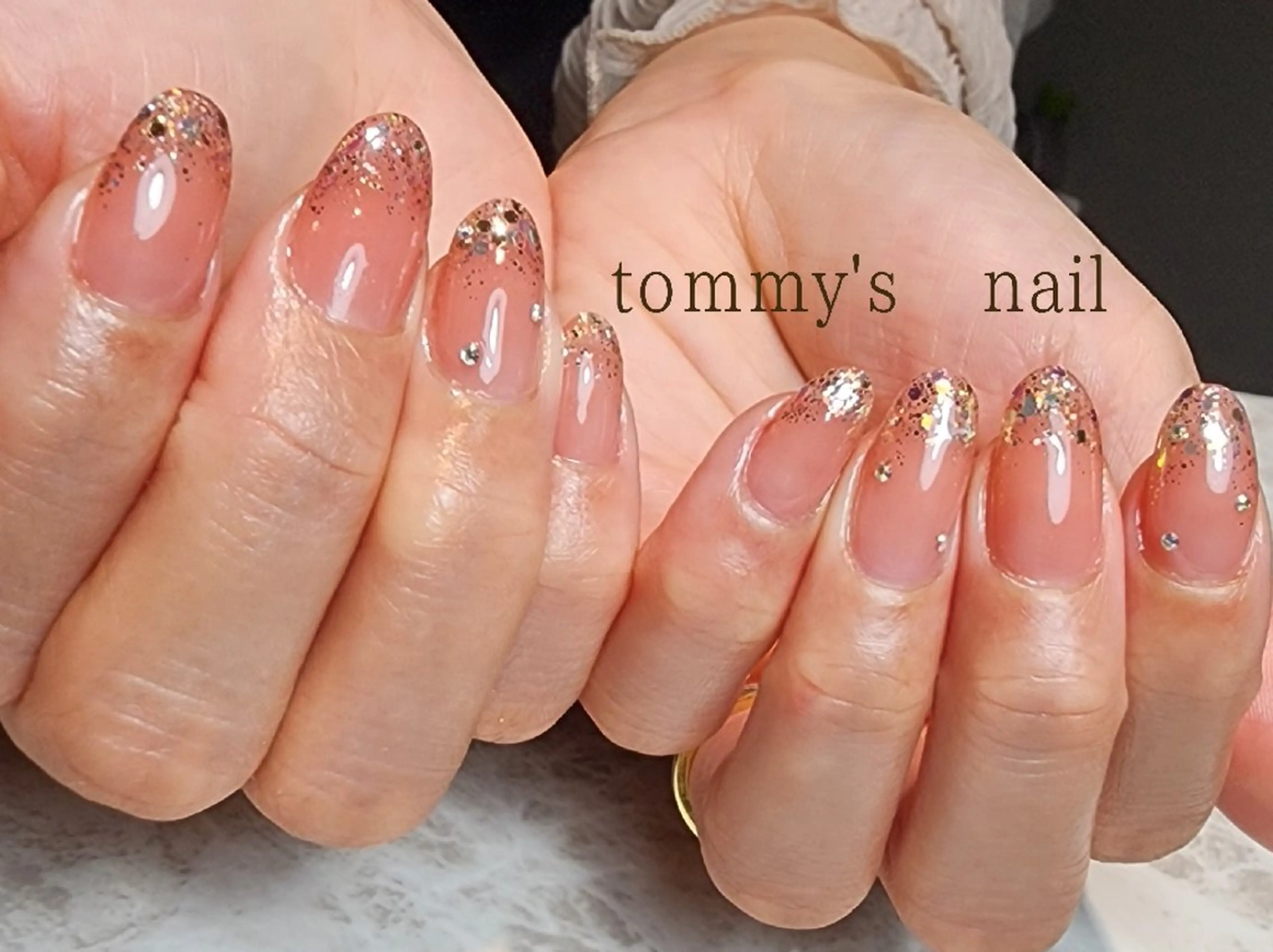 ネイル ジェルネイル グラデーション ラメ(グリッター) ラメグラデーション ミラーネイル ハンドネイル tommy's nail所属・福岡/若よもぎ蒸し 全身美容が叶うサロンのネイルデザイン