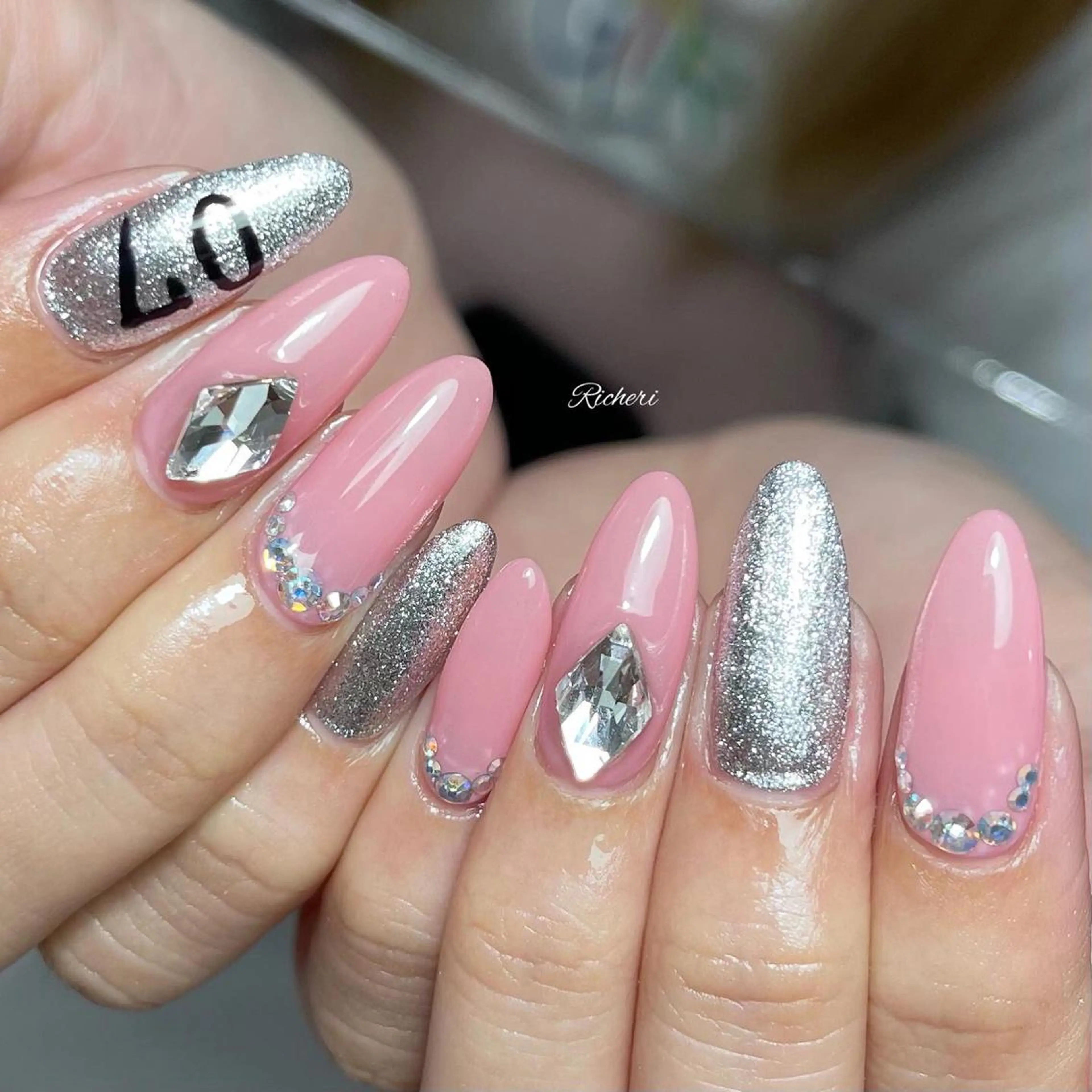 ミディアム ネイル 韓国風ヘア アートネイル フレンチネイル ジェルネイル 韓国ネイル richeri beautyのエステ・リラクイメージ