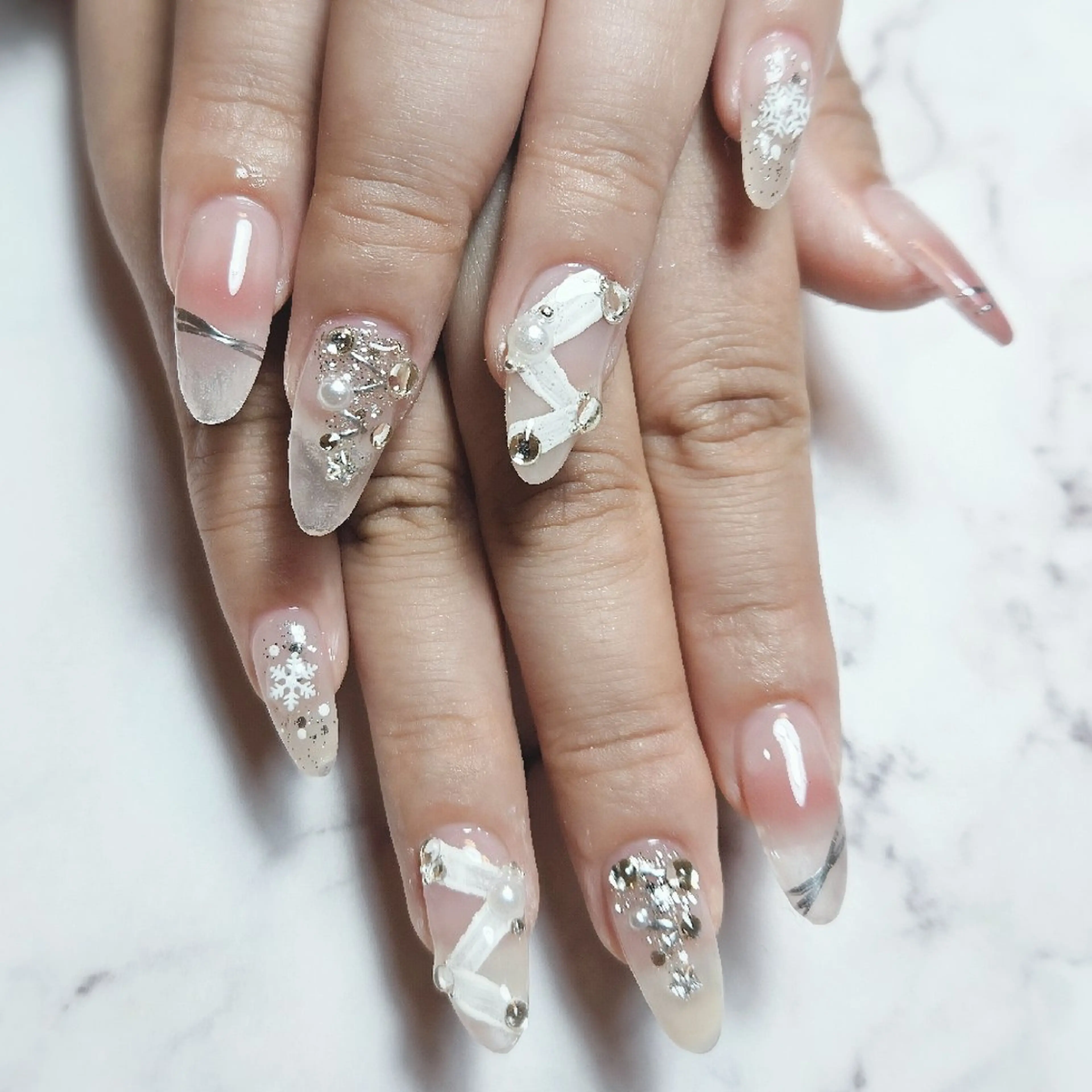 ネイル 🌈Yun nail hyejin💋のネイルデザイン