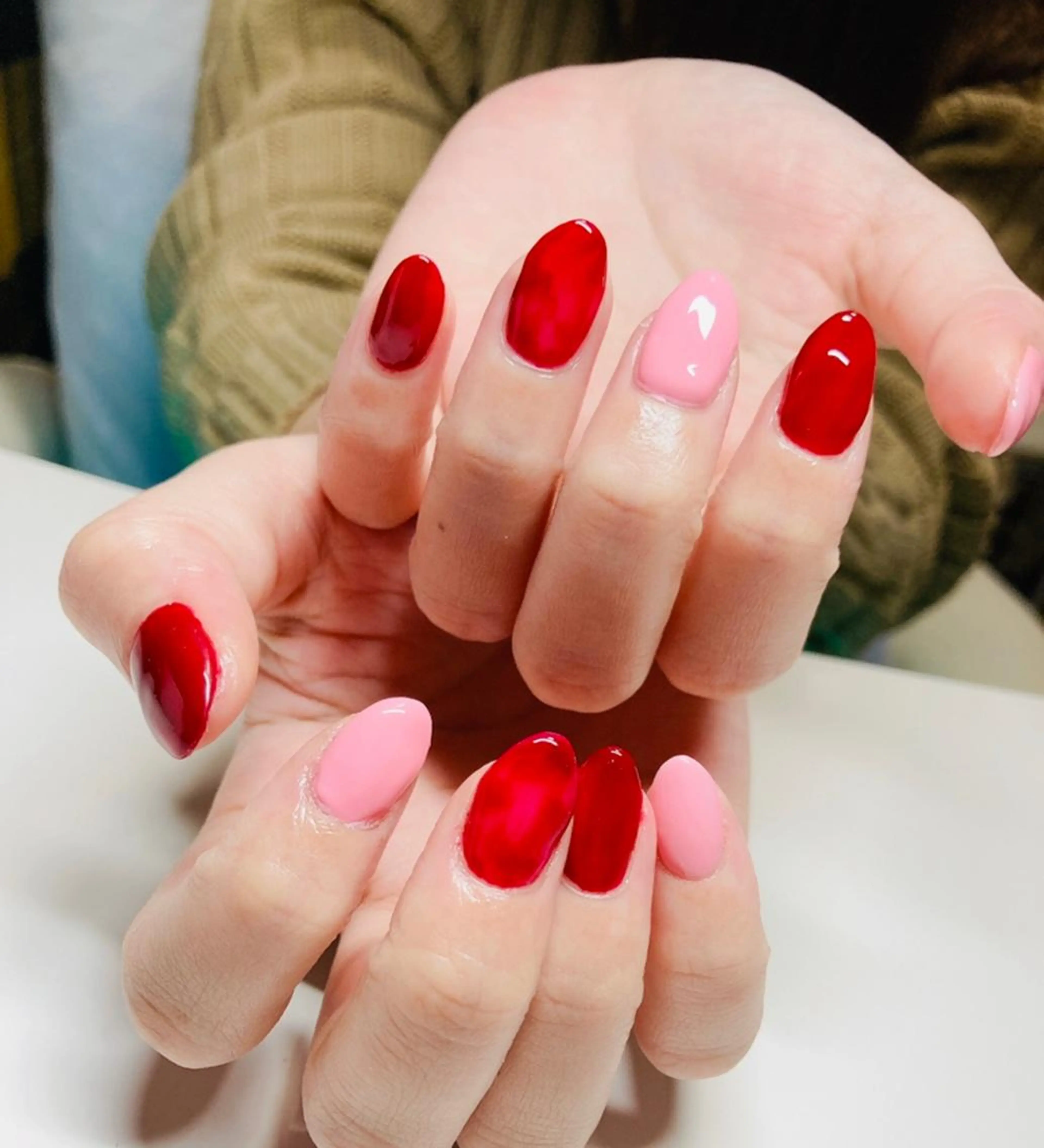 ネイル フットネイル ジェルネイル 持ち込み ニュアンスネイル ワンカラーネイル ハンドネイル ハンドケア YunAsu ひぃちゃんのエステ・リラクイメージ