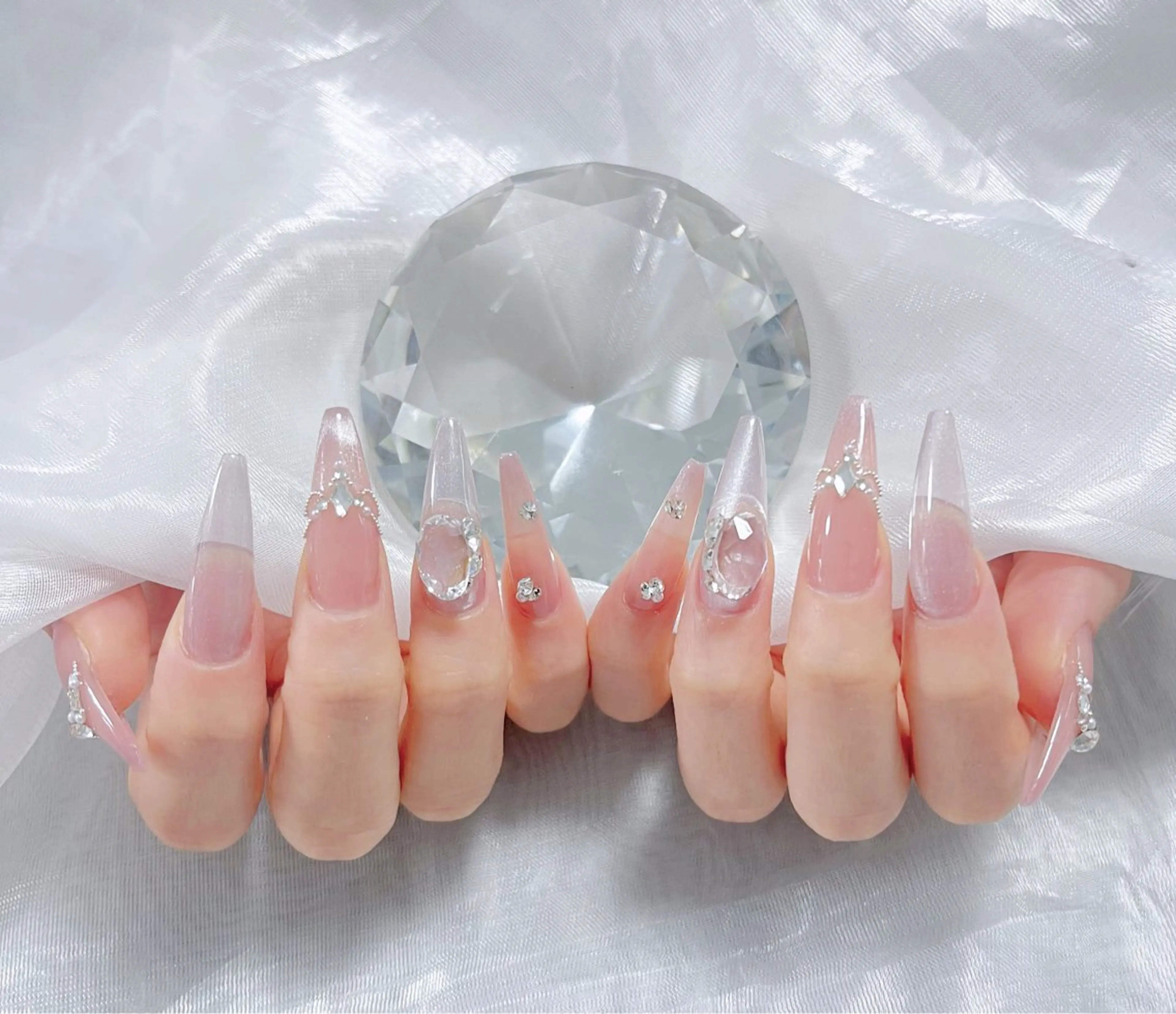 ネイル オーロラネイル クリアネイル フラッシュネイル ジェルネイル グラデーション ハンドネイル Amee Nail Salonのネイルデザイン