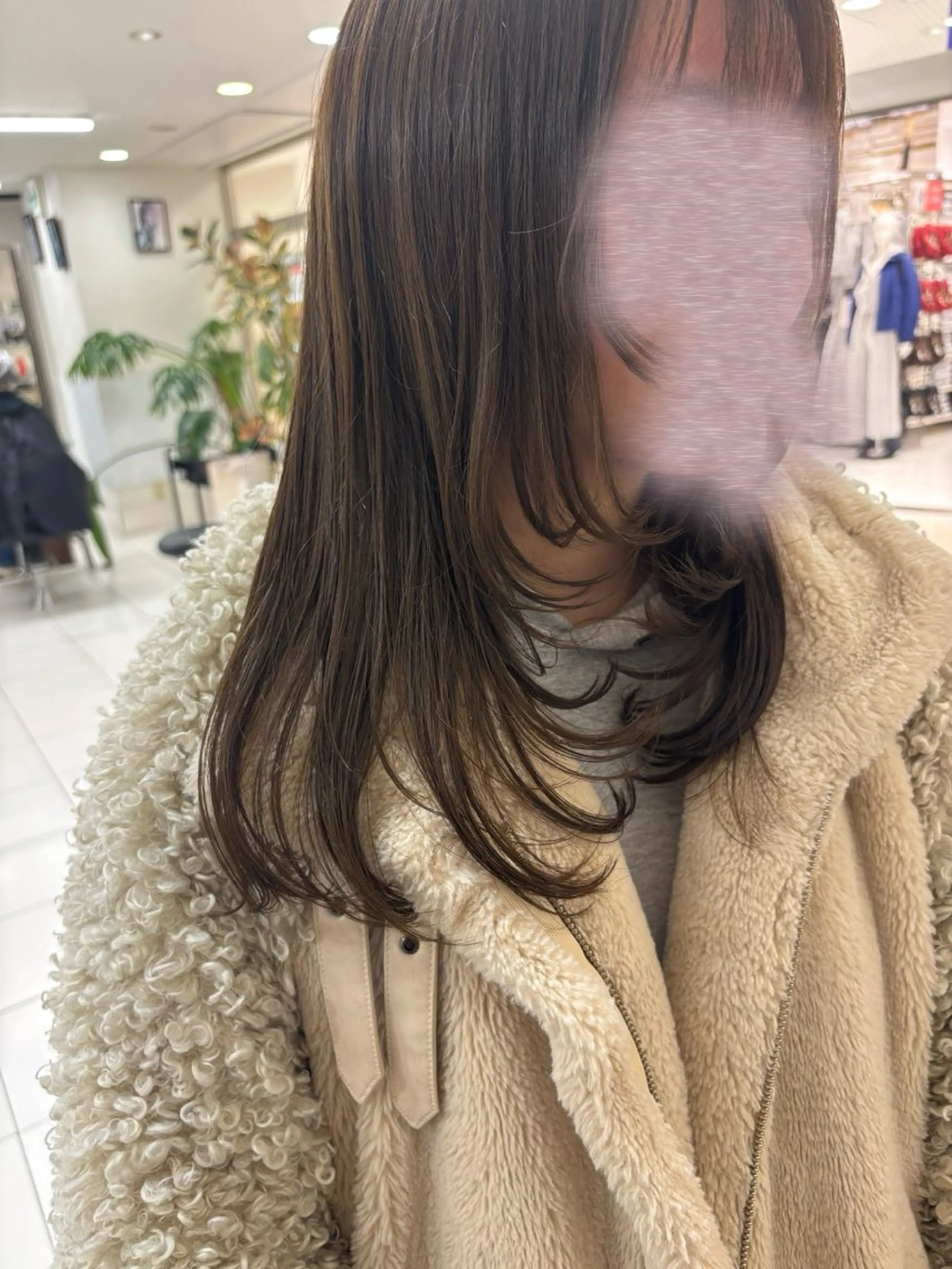 ロング 顔まわりレイヤー 顔周りカット レイヤーカット 小顔カット TONI&GUY速寿 勇希のヘアスタイル