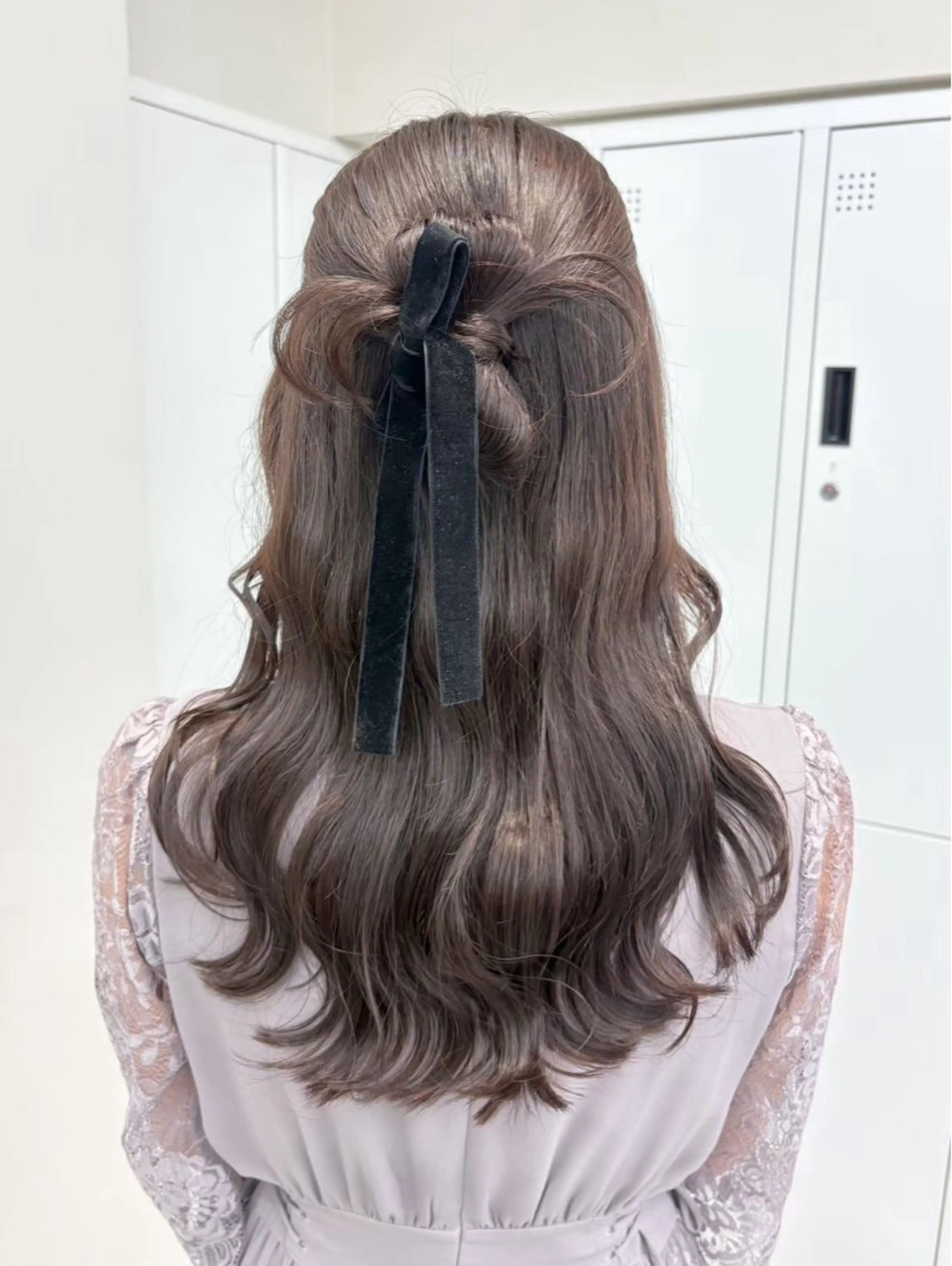 ロング ヘアアレンジ ハーフアップ ヘアセット お呼ばれアレンジ/ ハイトーン/ゆう🩷のヘアスタイル