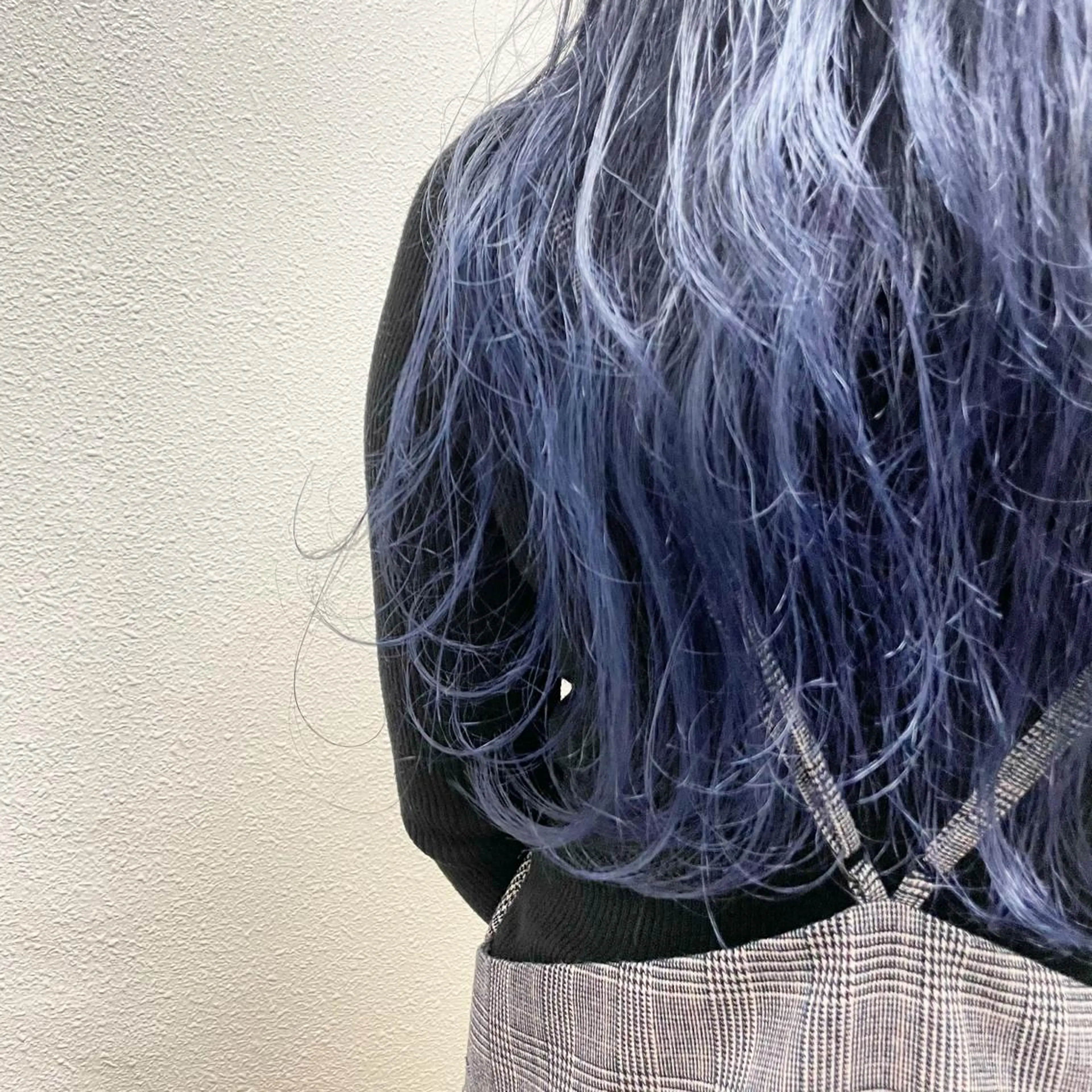 ミディアム カラー パーマ ヘアアレンジ メンズ キッズ ネイル マツエク・マツパ メンズ韓国風 アッシュ 黒髪 ブルーカラー ブルーブラック ヘアカラー トリートメント ヘアセット 韓国ボブ/髪質改善 ニュアンス特化RYOのヘアスタイル