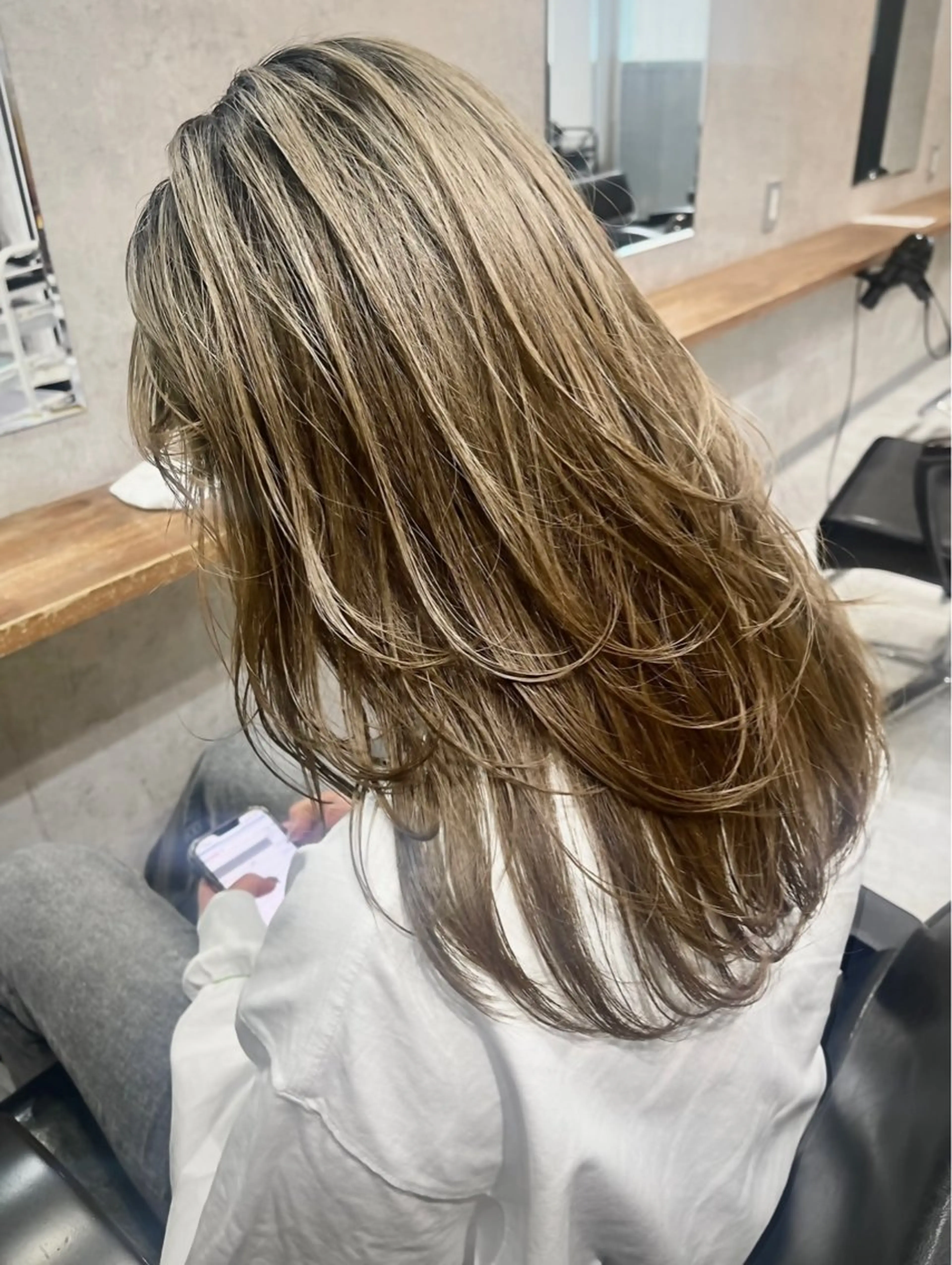 ロング カラー ベージュカラー レイヤーカット カット ヘアカラー 松井那津子 /ハイライトブリーチのヘアスタイル