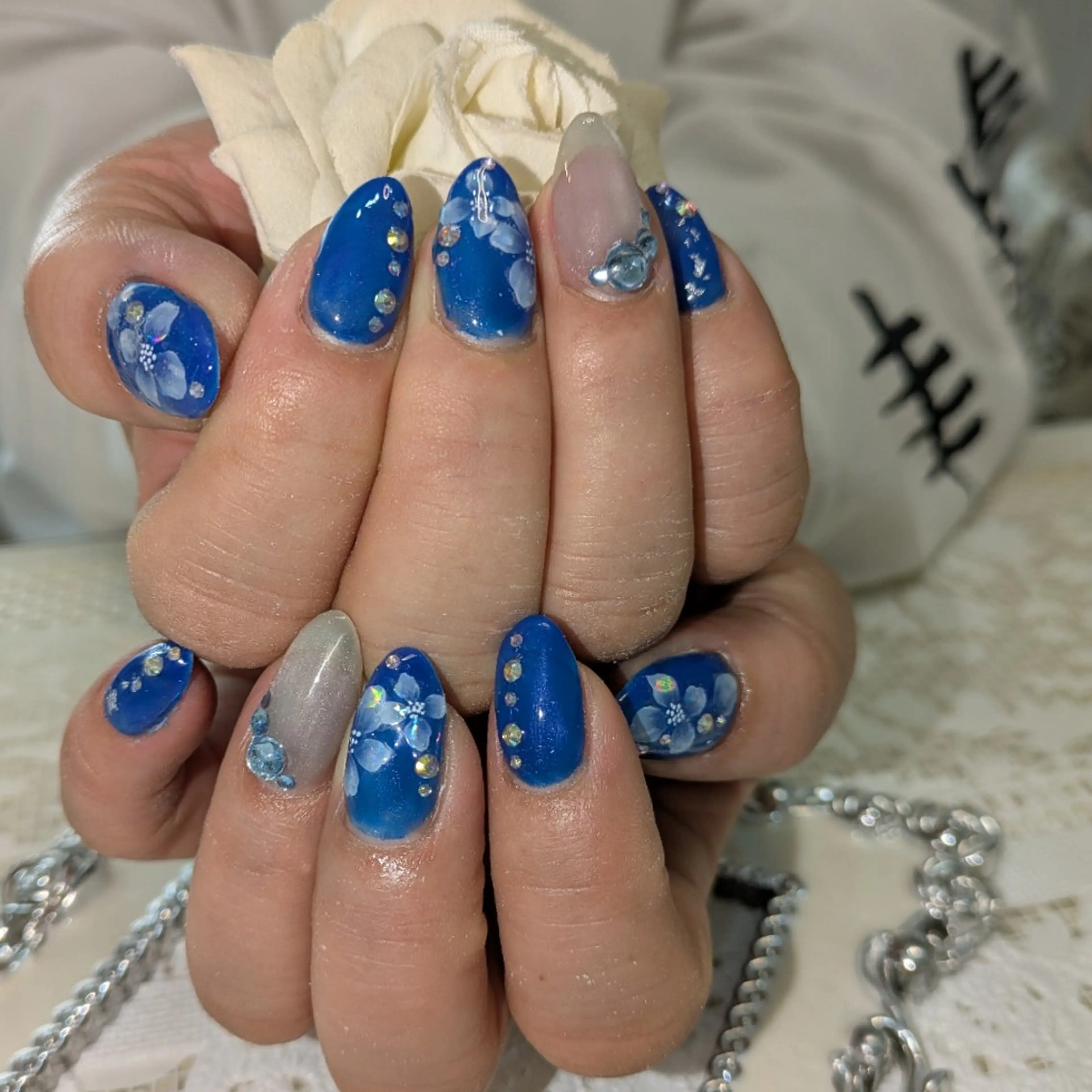 ネイル エステとネイル ローズコンフォートのネイルデザイン