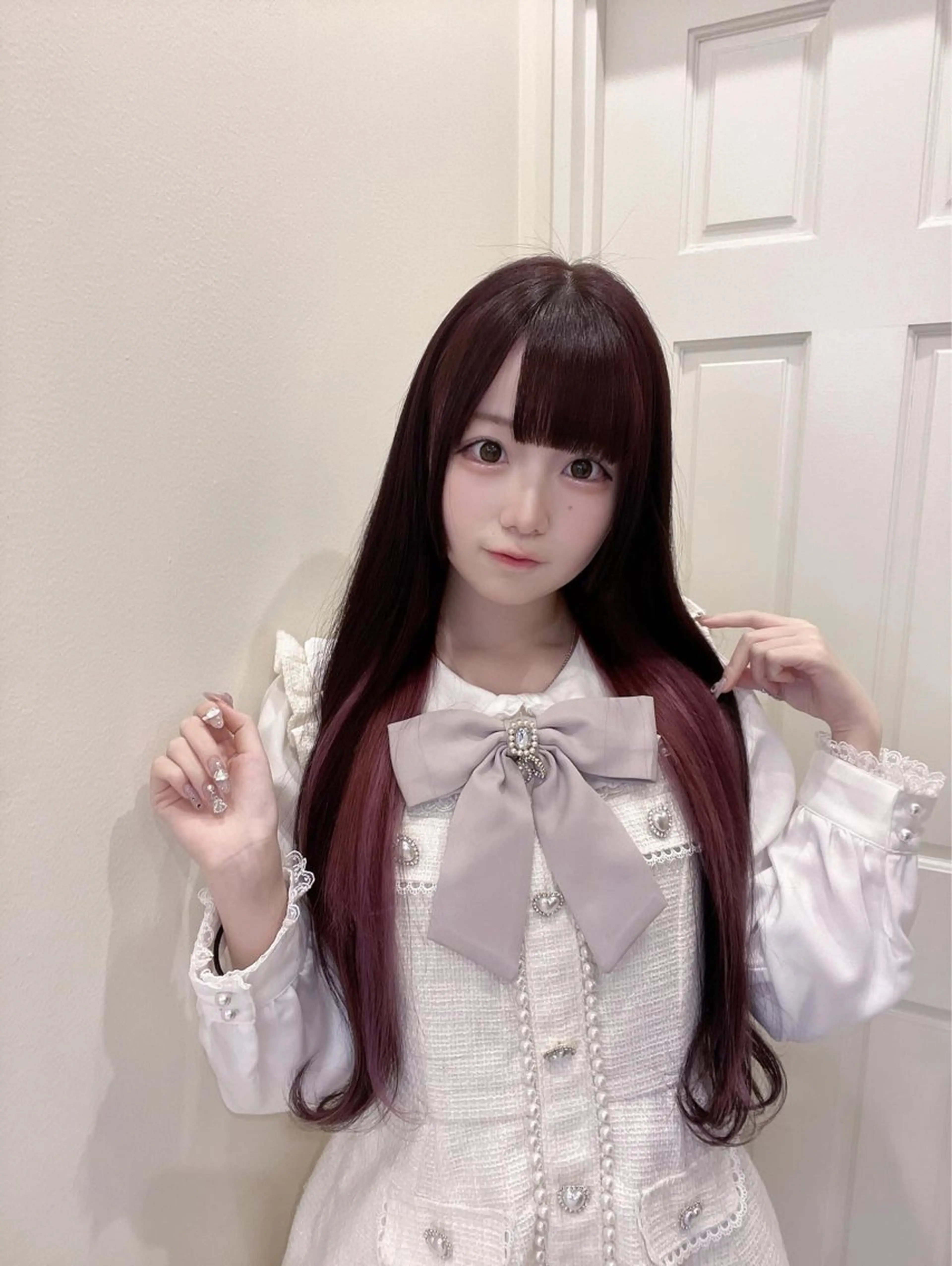 ロング カラー インナーカラー ピンクカラー りく　レイヤーカット ケアブリーチのヘアスタイル