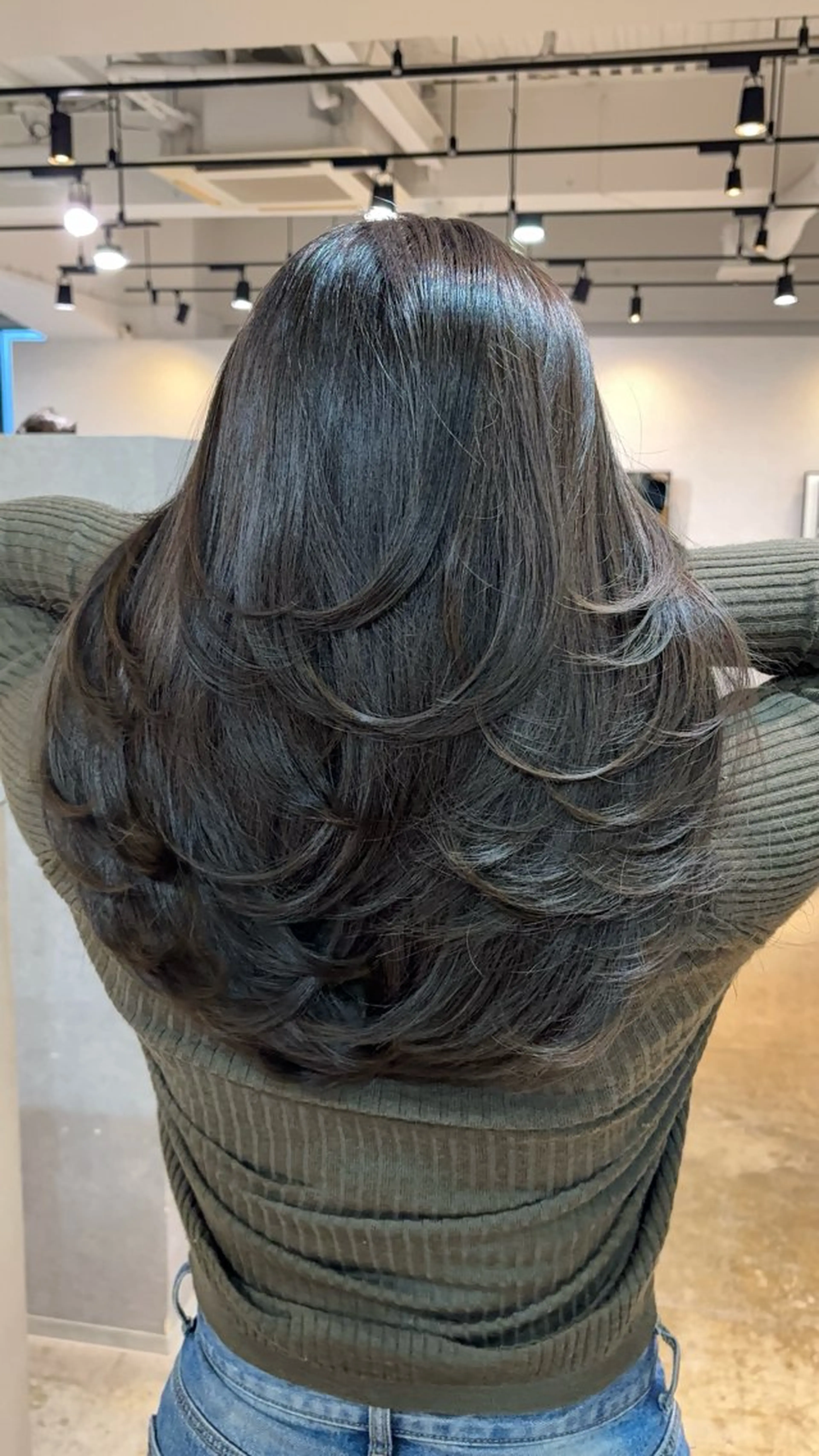 ロング レイヤーカット Merly Osakaのヘアスタイル