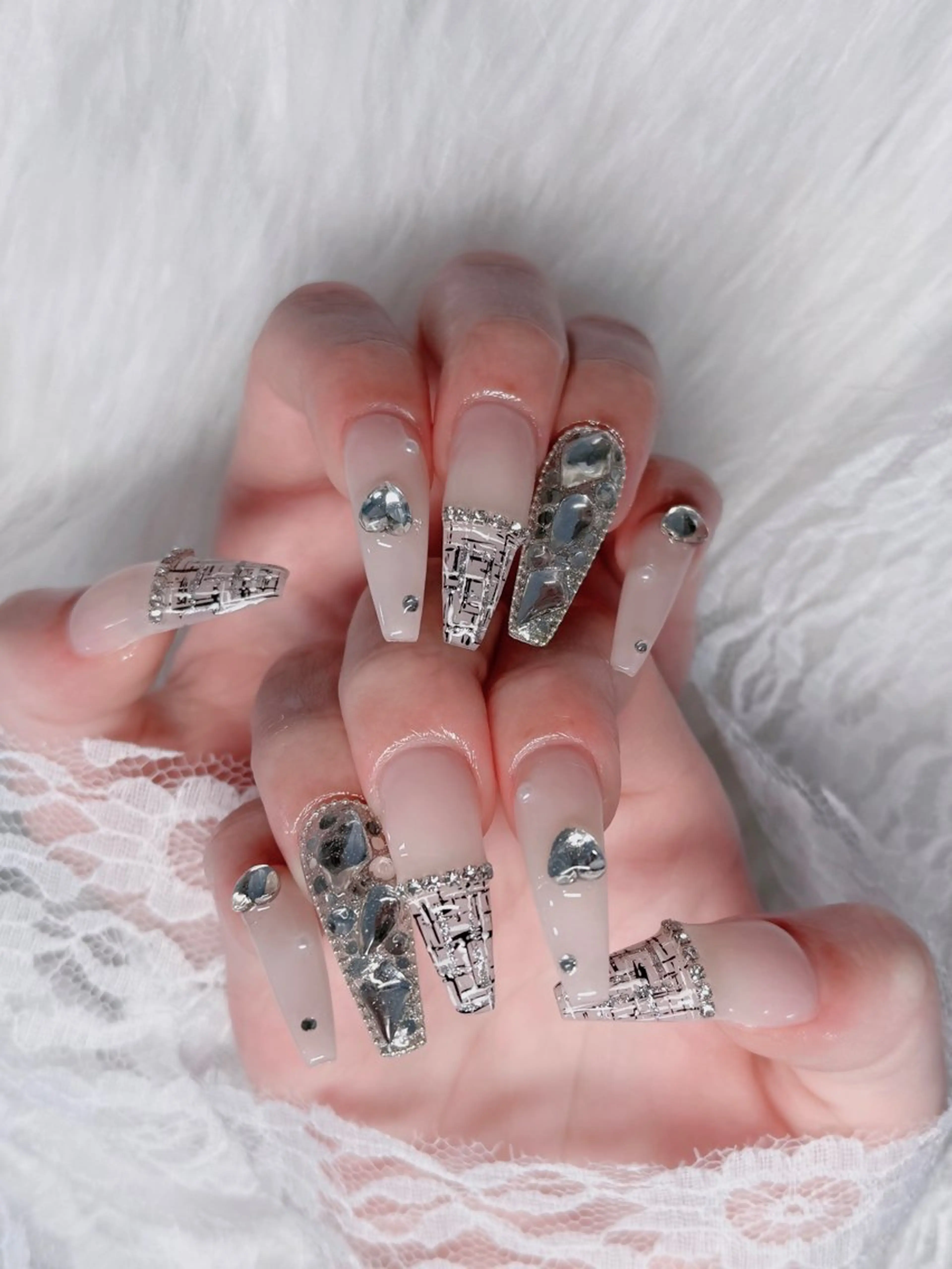 ネイル オーロラネイル フレンチネイル ジェルネイル ハロウィン キラキラネイル H.baby Nail Salonのネイルデザイン