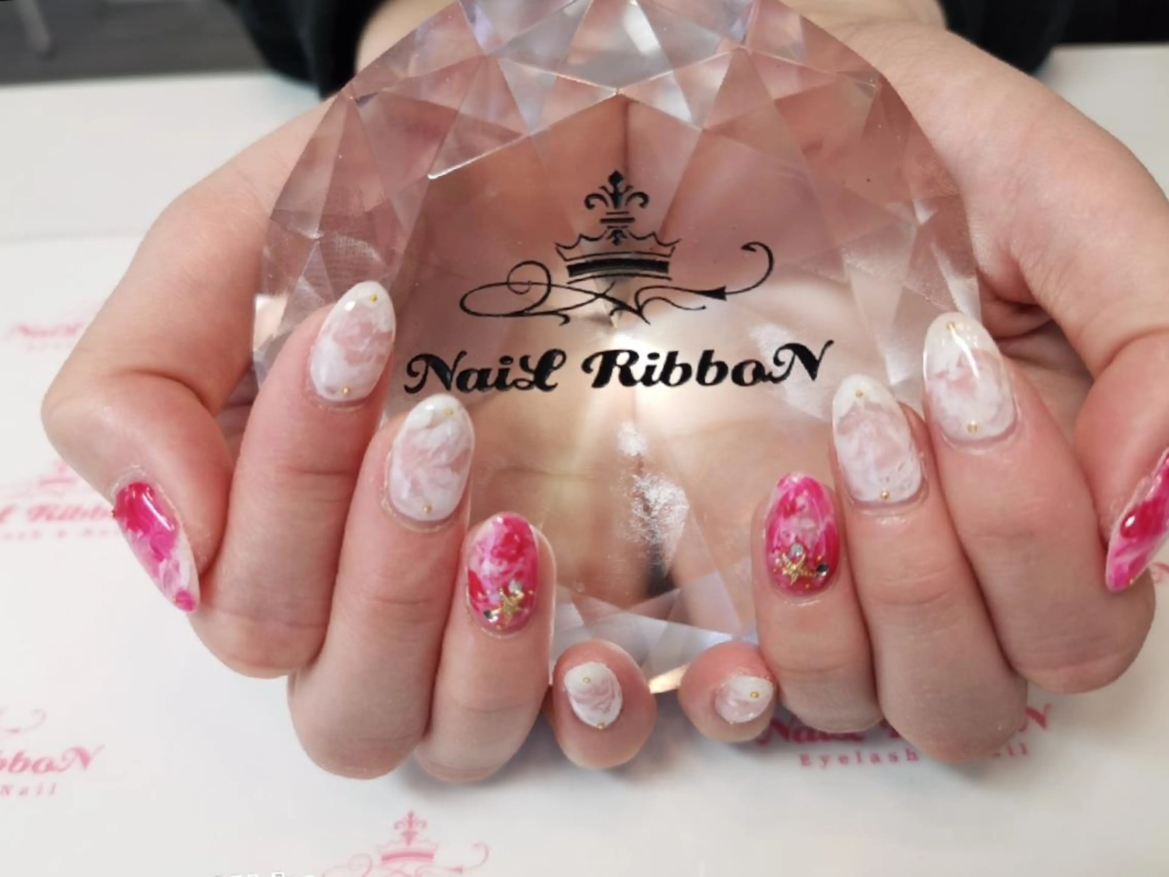 ネイル ネイルリボン 受付スタッフのネイルデザイン