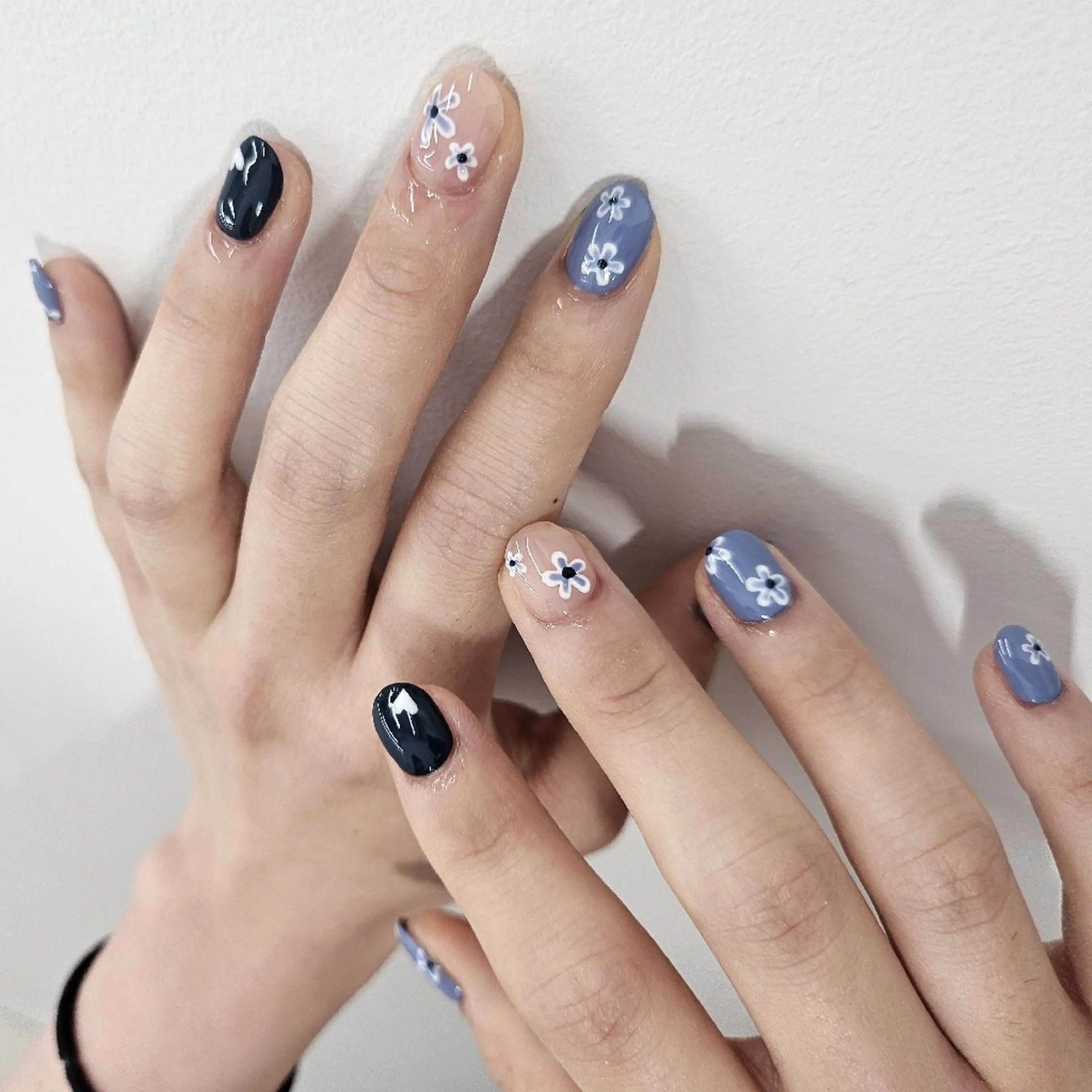 ネイル ブルー フラワーネイル Becolorful渋谷所属・Dali🌙 NATSUKIのネイルデザイン