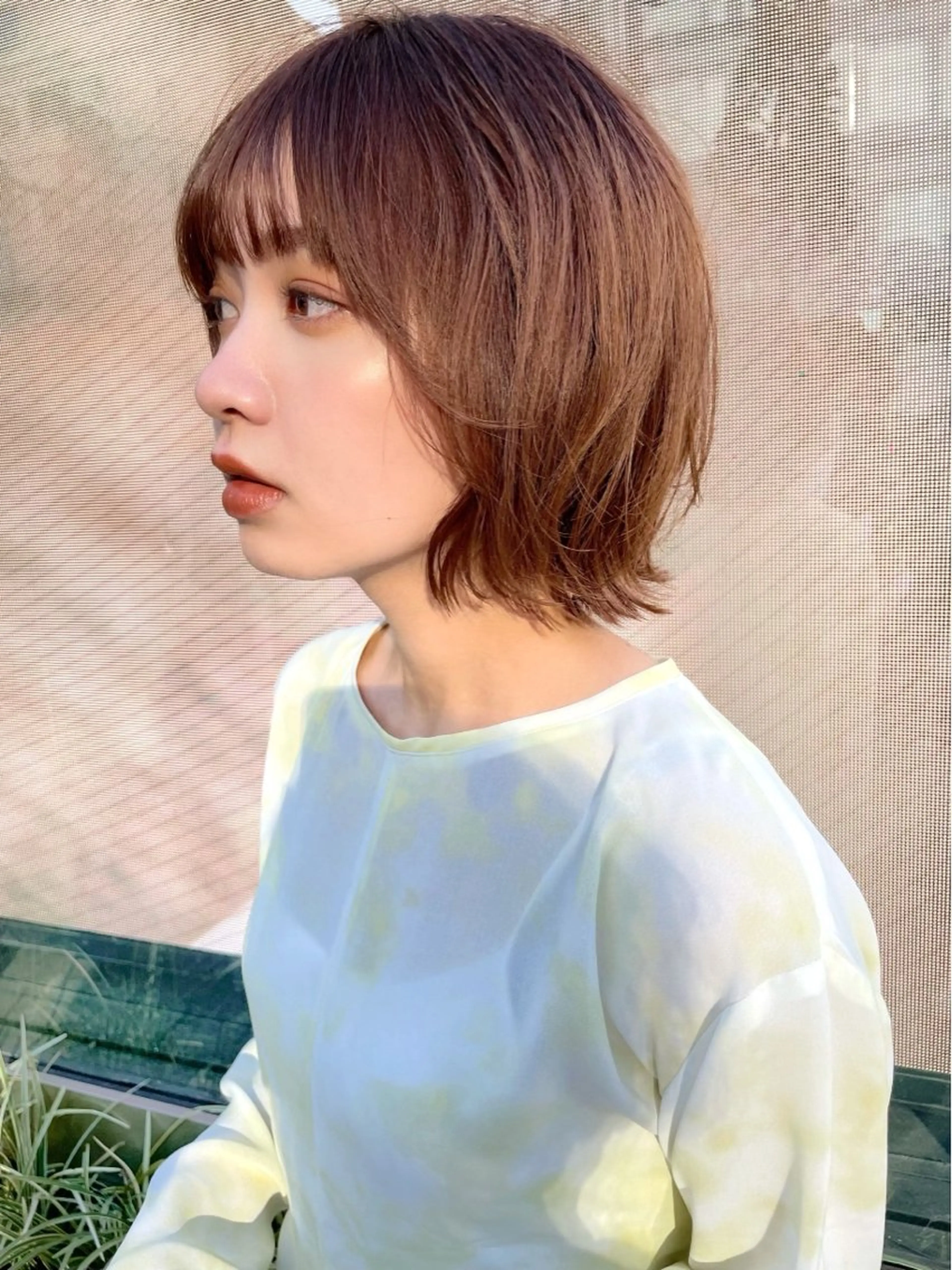 ミディアム 切りっぱなしボブ ショートボブ ボブレイヤー ミディアムパーマ ボブ カット ヘアカラー ボブ顔周り 韓国遠藤小雪のヘアスタイル