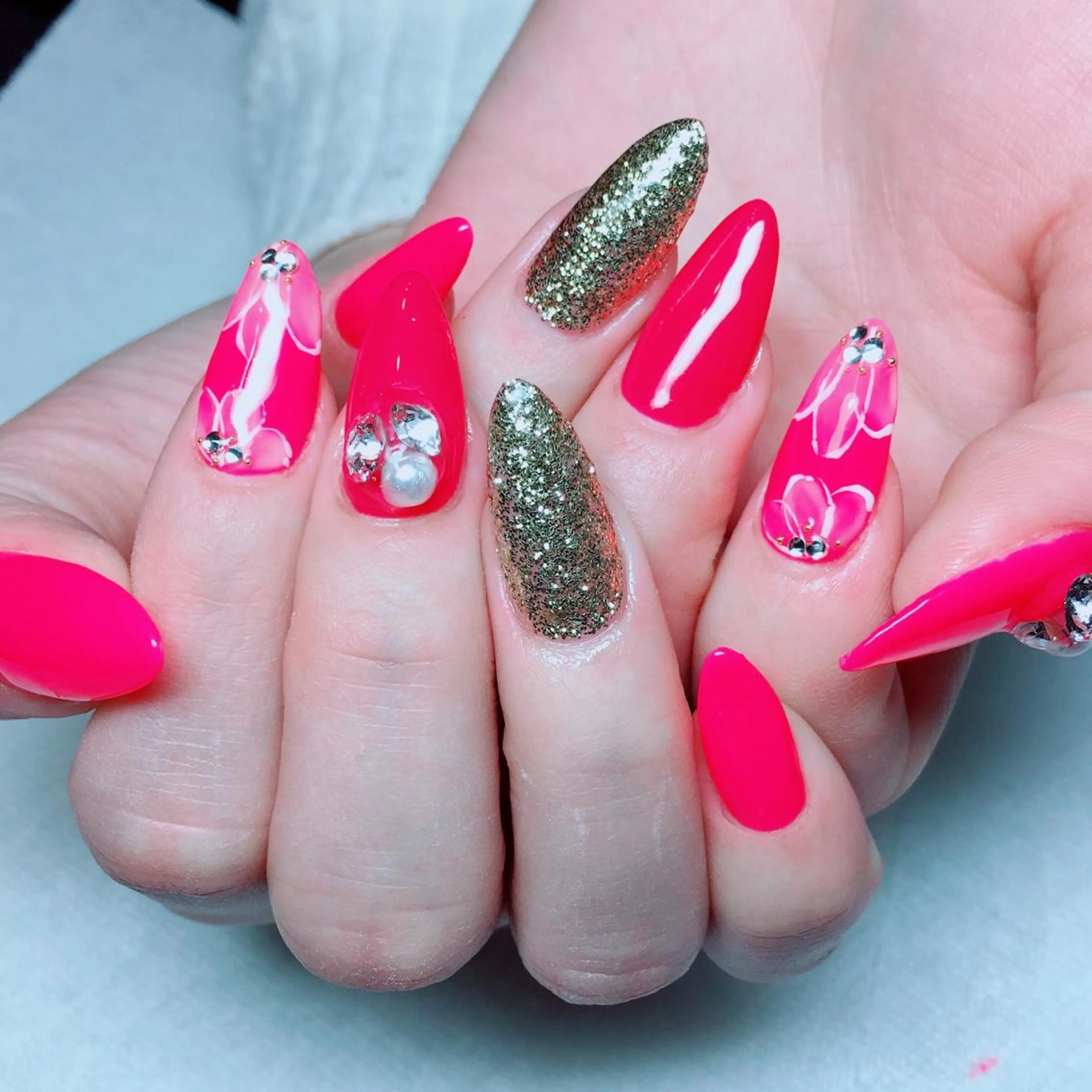 ネイル ゴールド ピンク スカルプネイル THECOLORS所属・近貞 莉奈のネイルデザイン