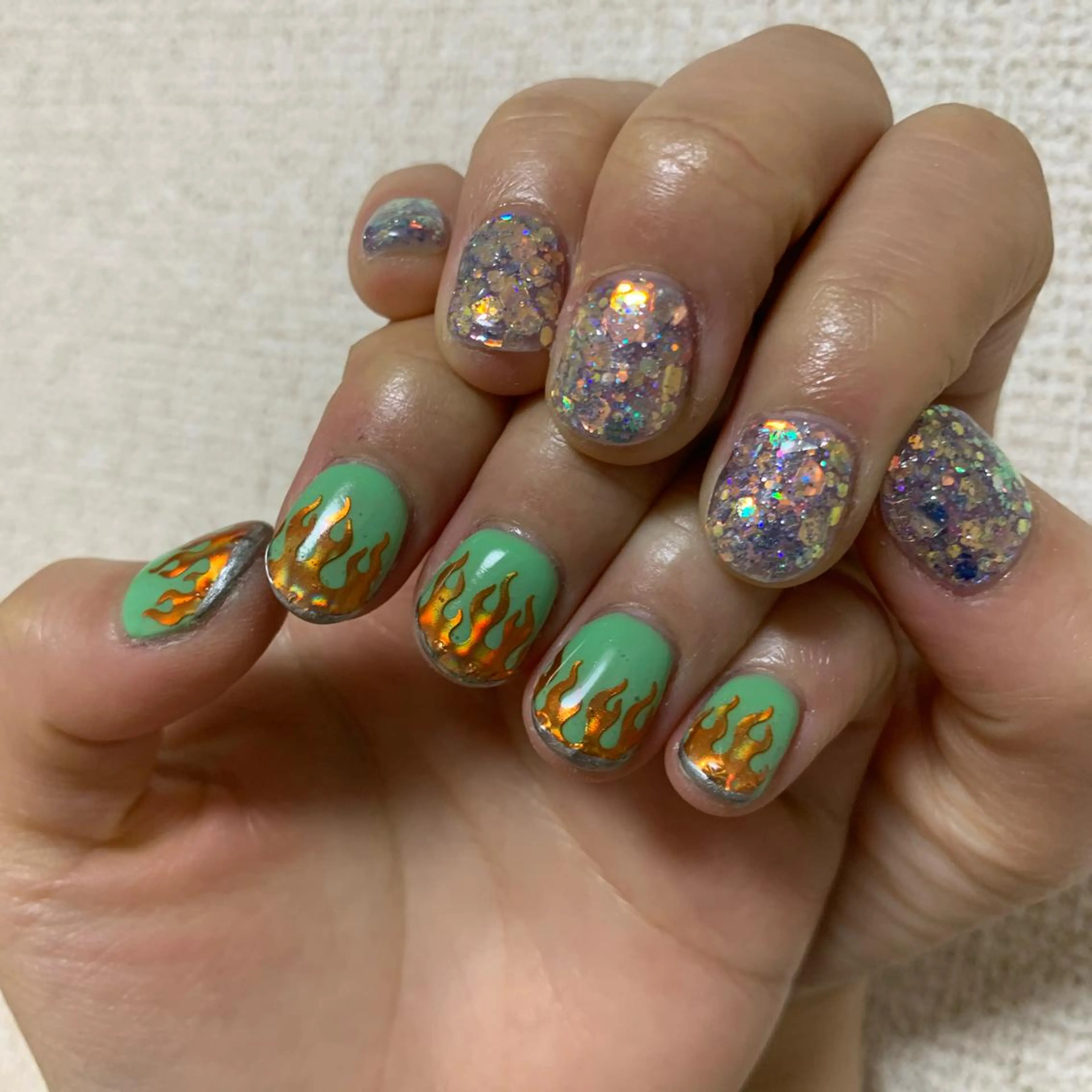 ネイル ラメ(グリッター) ネイルリボン 受付スタッフのネイルデザイン