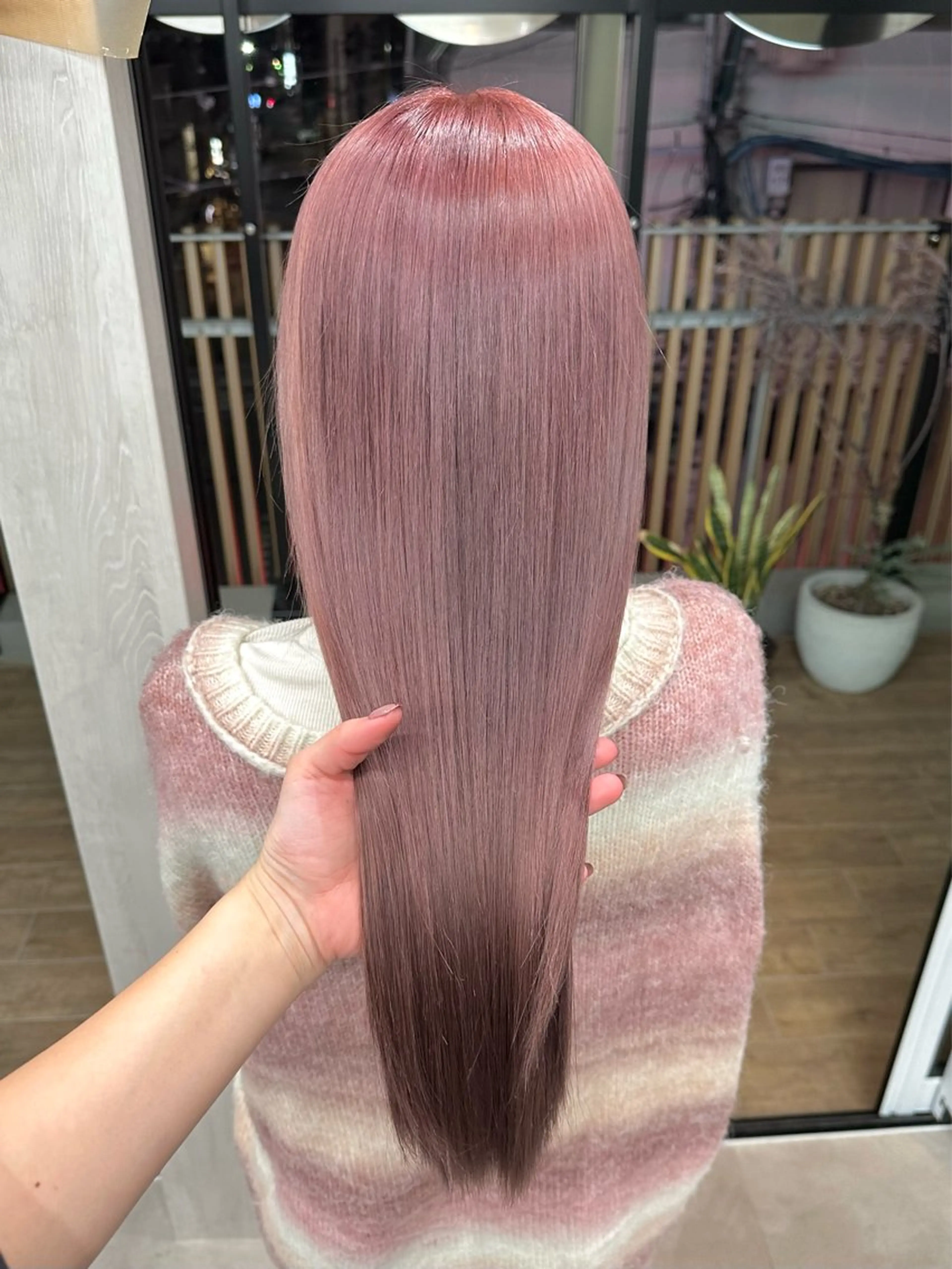 ロング カラー ベージュカラー ブリーチ ピンクカラー ピンクベージュ 佃 優音のヘアスタイル