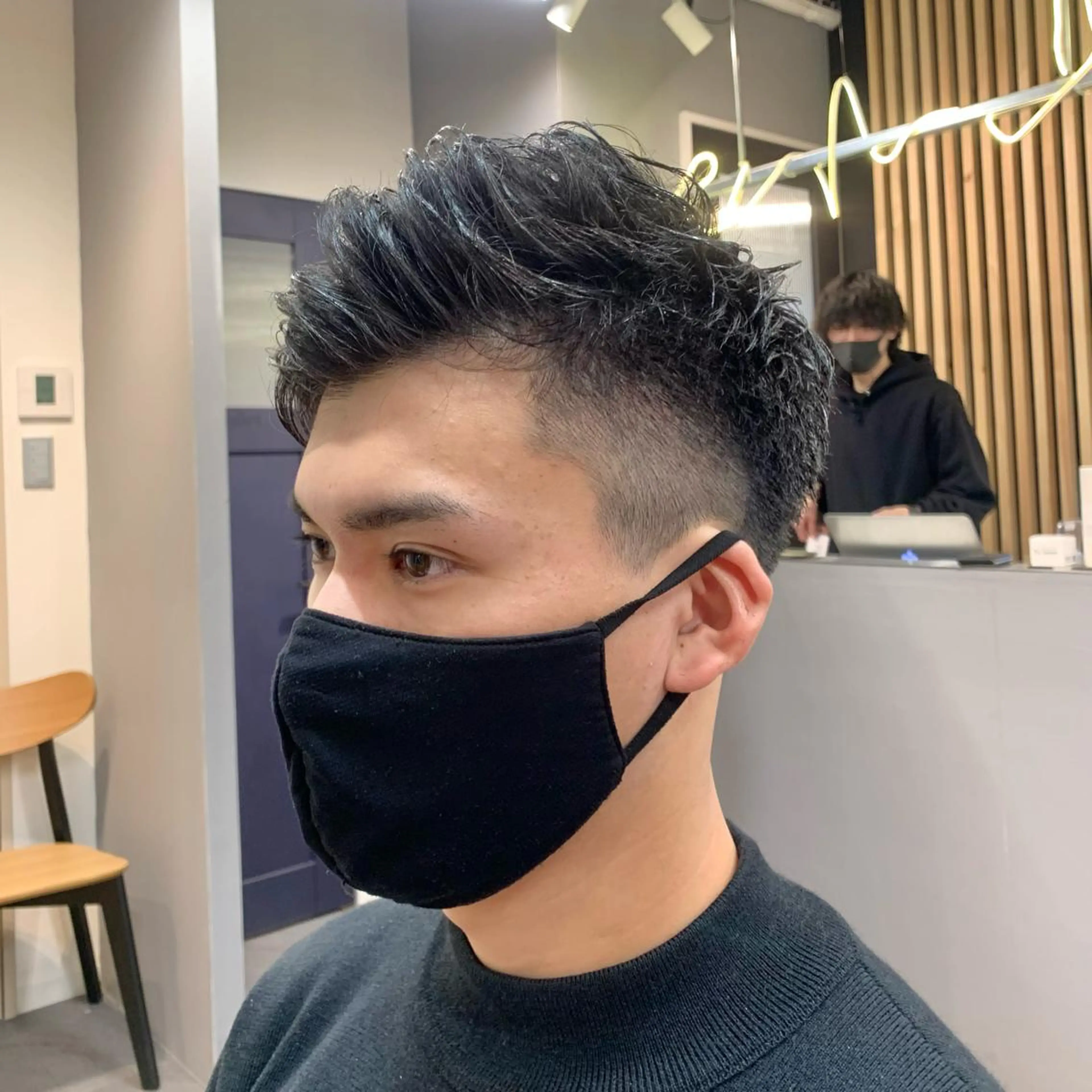 ショート パーマ メンズ フェードカット メンズパーマ かきあげバング ニュアンスパーマ カット パーマ メンズ特化美容師/ 藤戸 椋のヘアスタイル