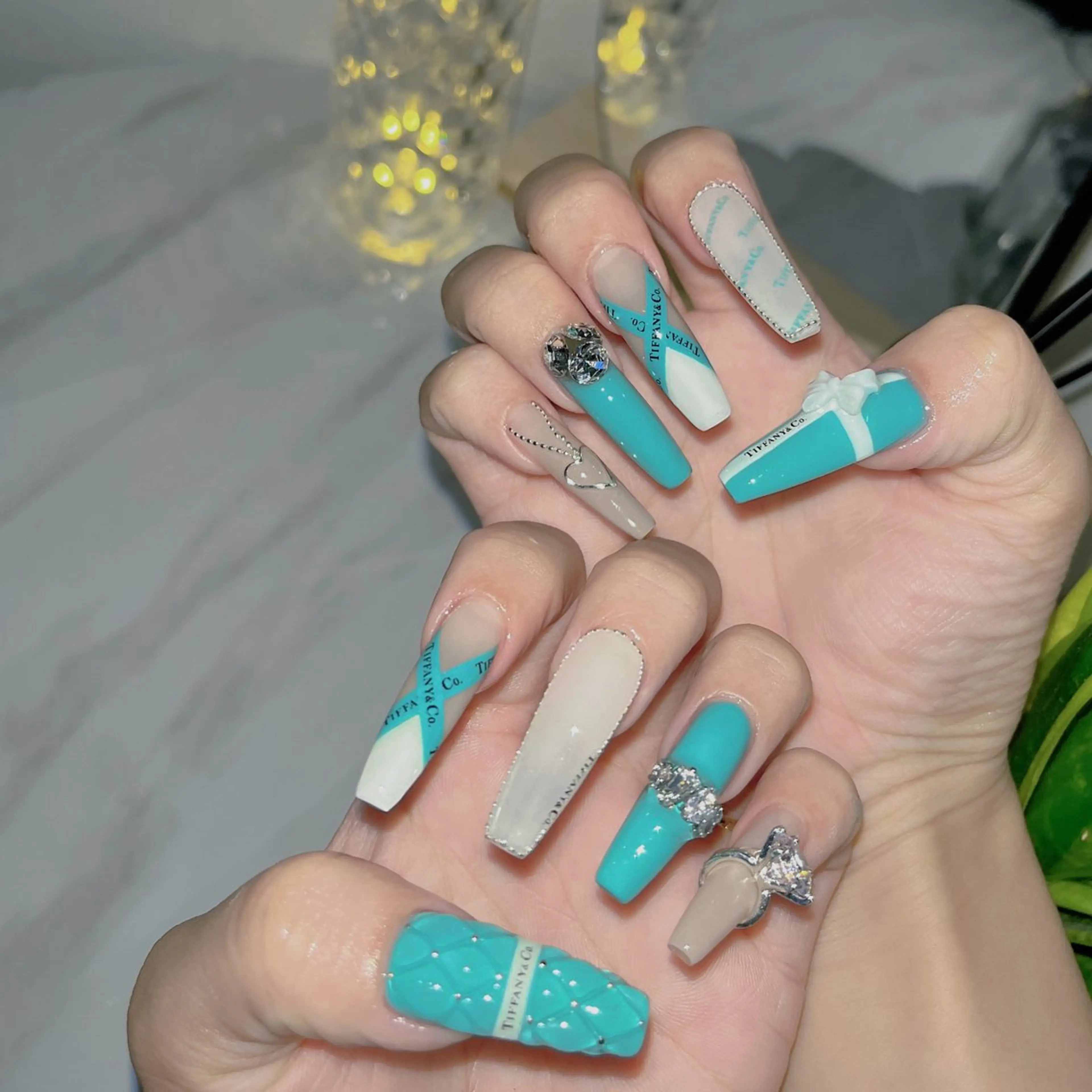 ネイル フットネイル フレンチネイル ジェルネイル ラメ(グリッター) ラメグラデーション ハンドネイル NEO Beauty Salon所属・𝐍𝐄𝐎 𝐉𝐔𝐑𝐈のネイルデザイン