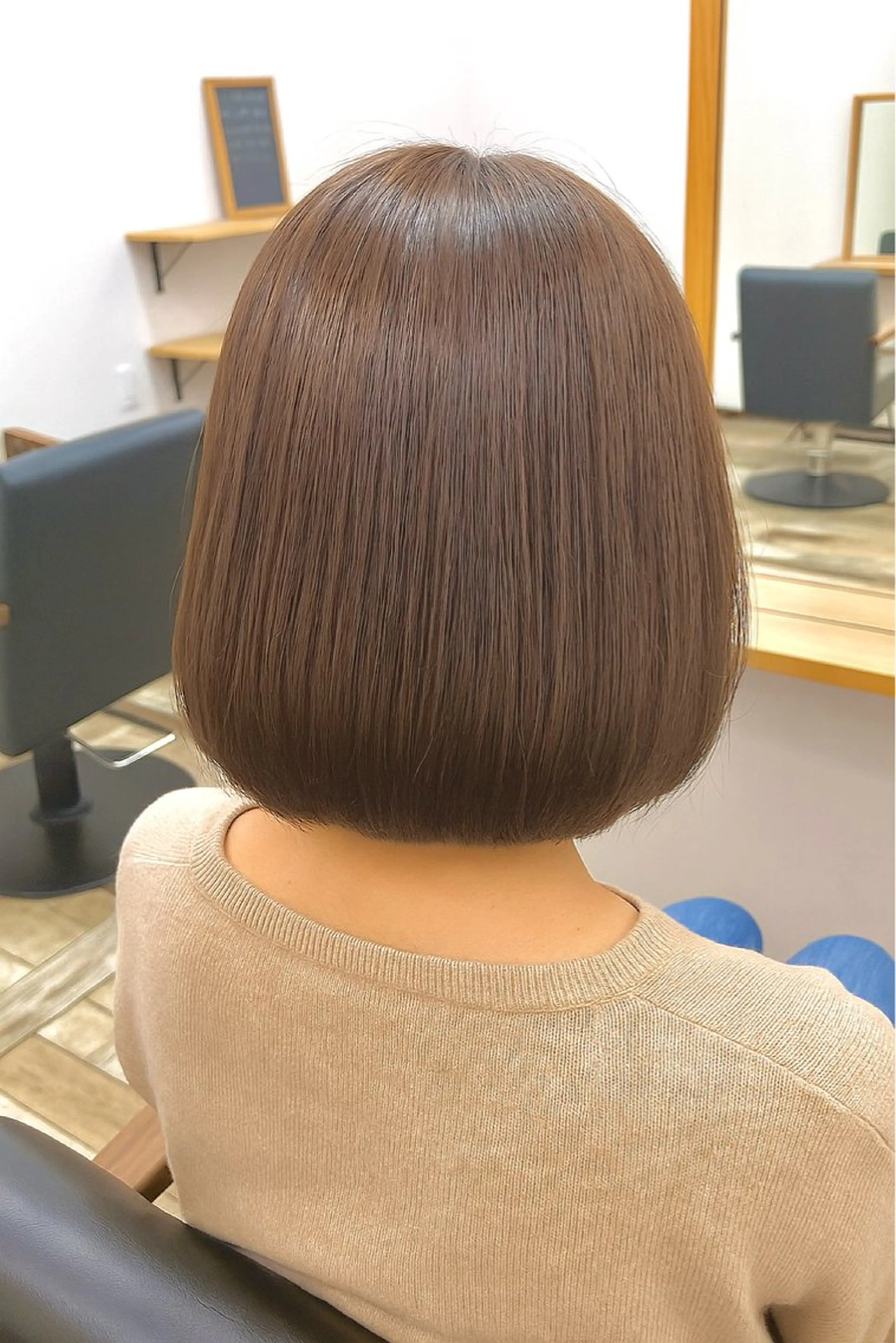 ミディアム 小澤 日菜のヘアスタイル