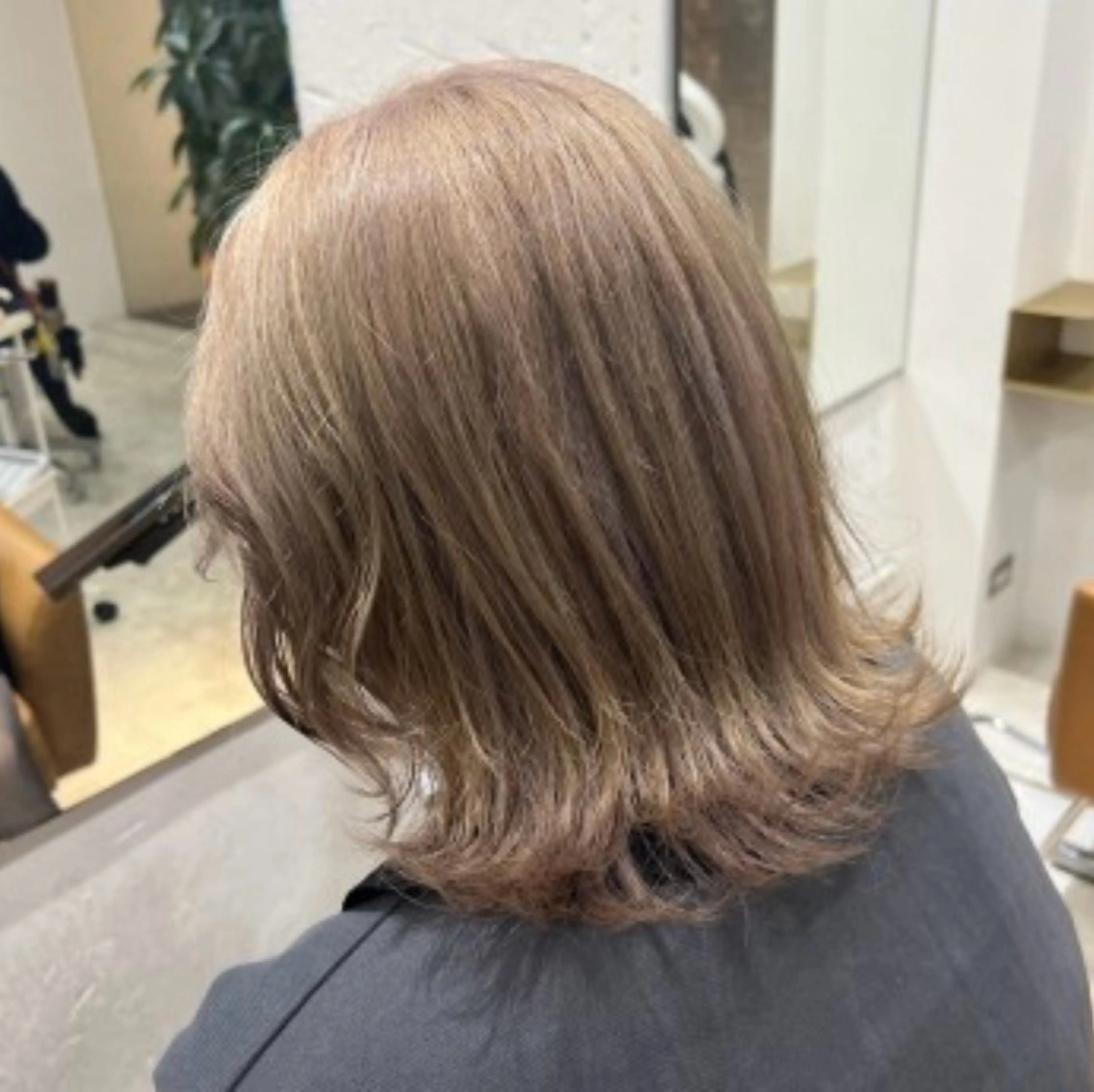 ミディアム カラー 大西 美羽のヘアスタイル