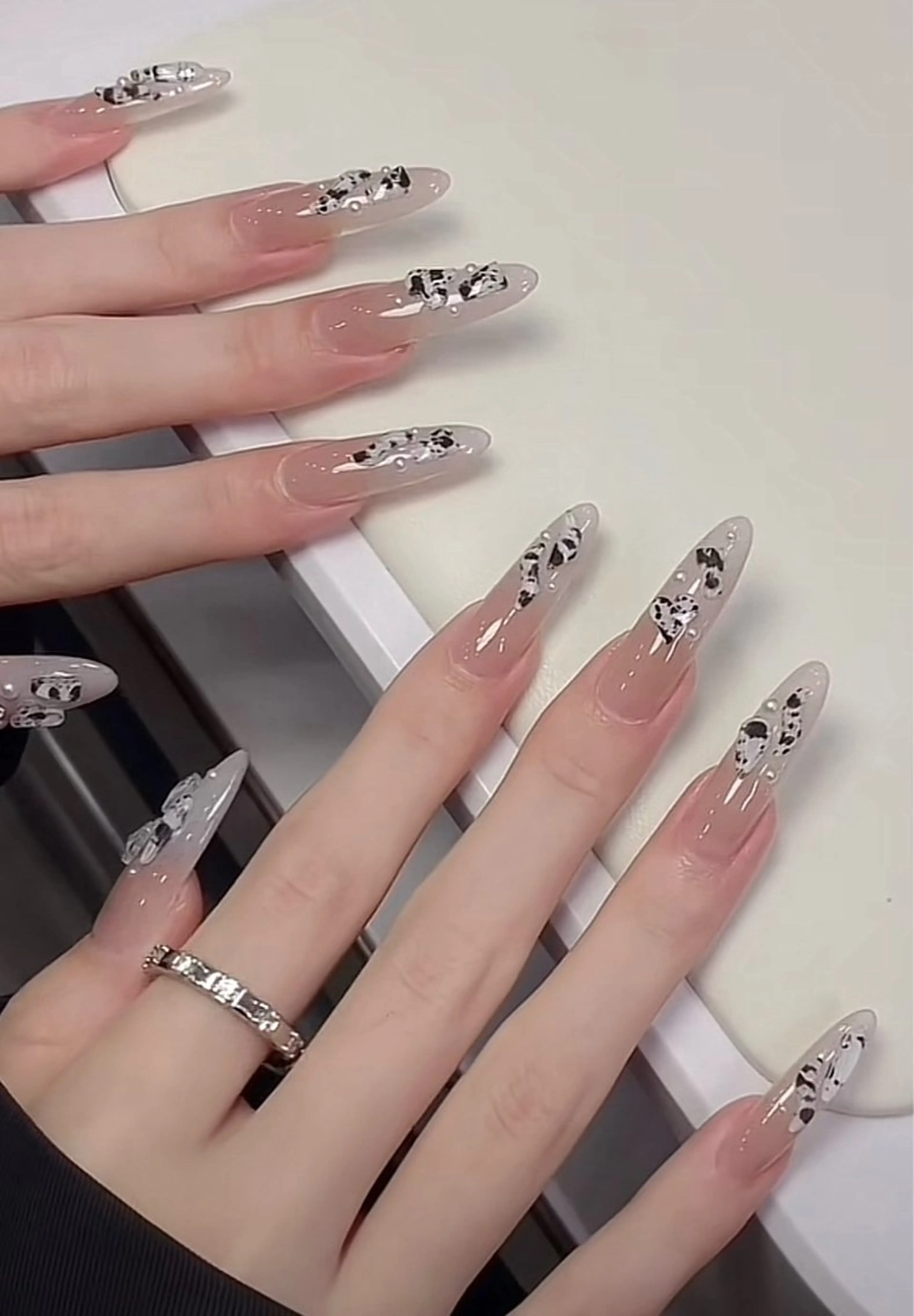 ネイル ホログラムネイル ストーンネイル ハンドネイル ユミ nailのネイルデザイン