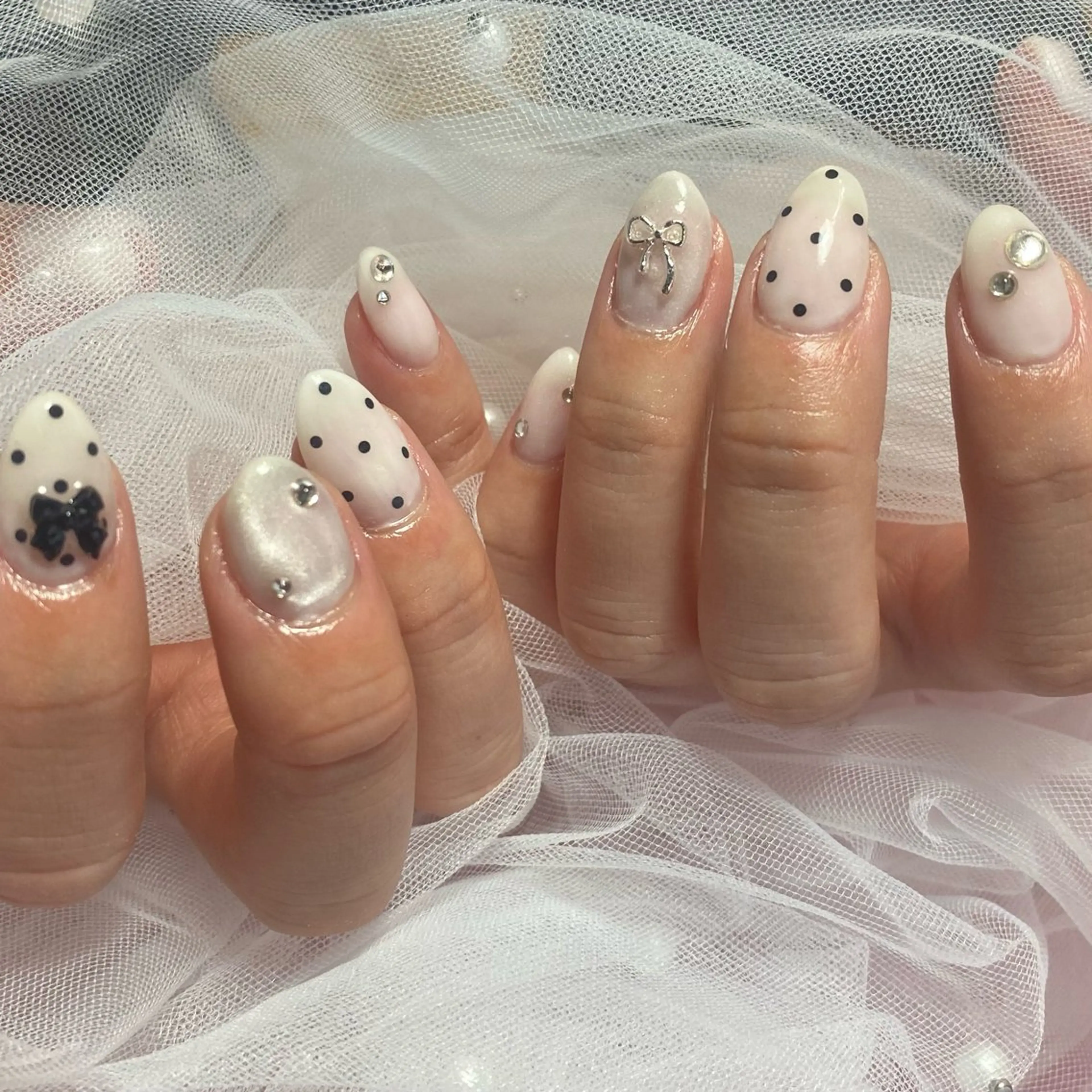 ネイル ドット マグネットネイル ニュアンスネイル ワンカラーネイル リボン nail salon maniのネイルデザイン