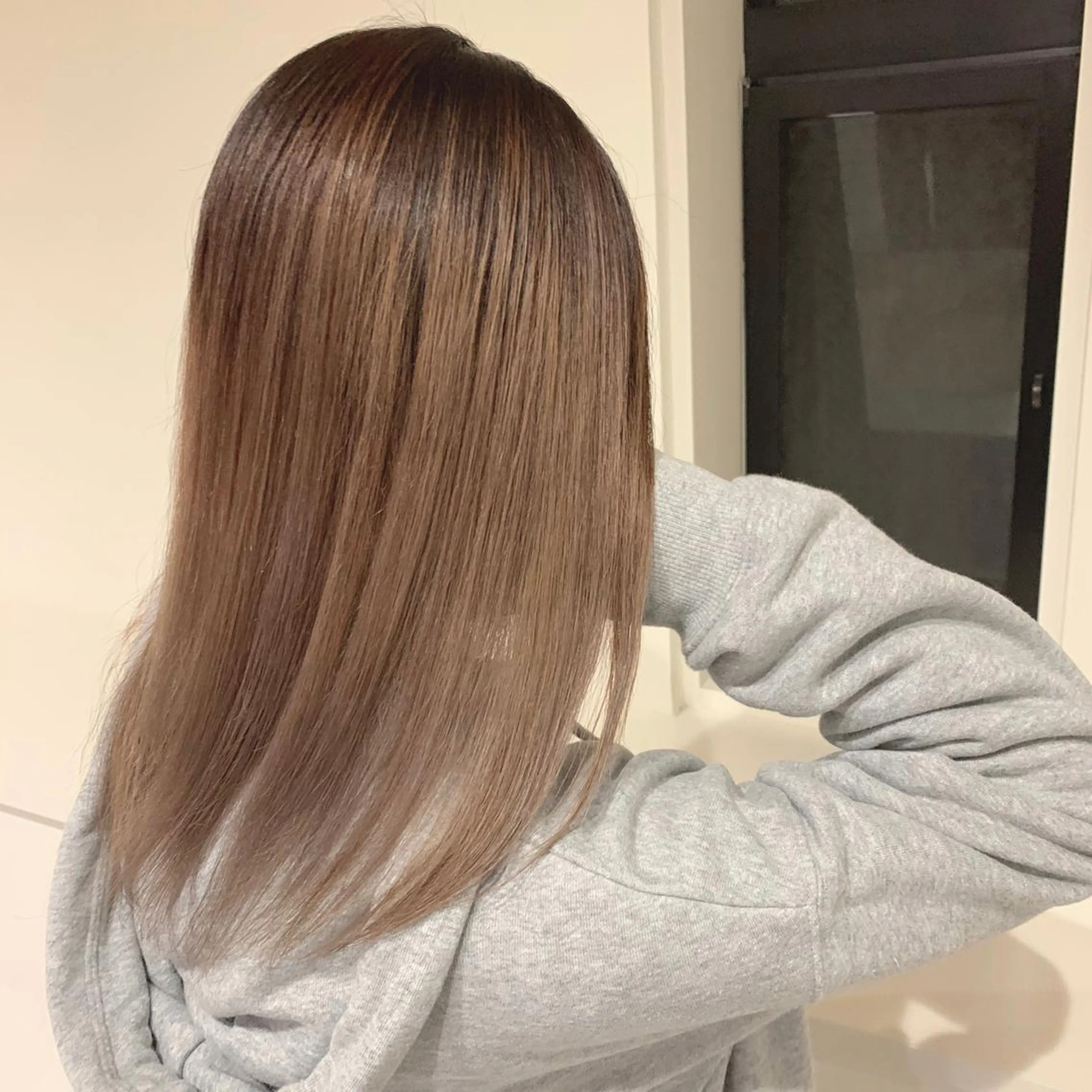 ミディアム カラー ブリーチ デザインカラー 清水 亮太／赤み消しカラーのヘアスタイル