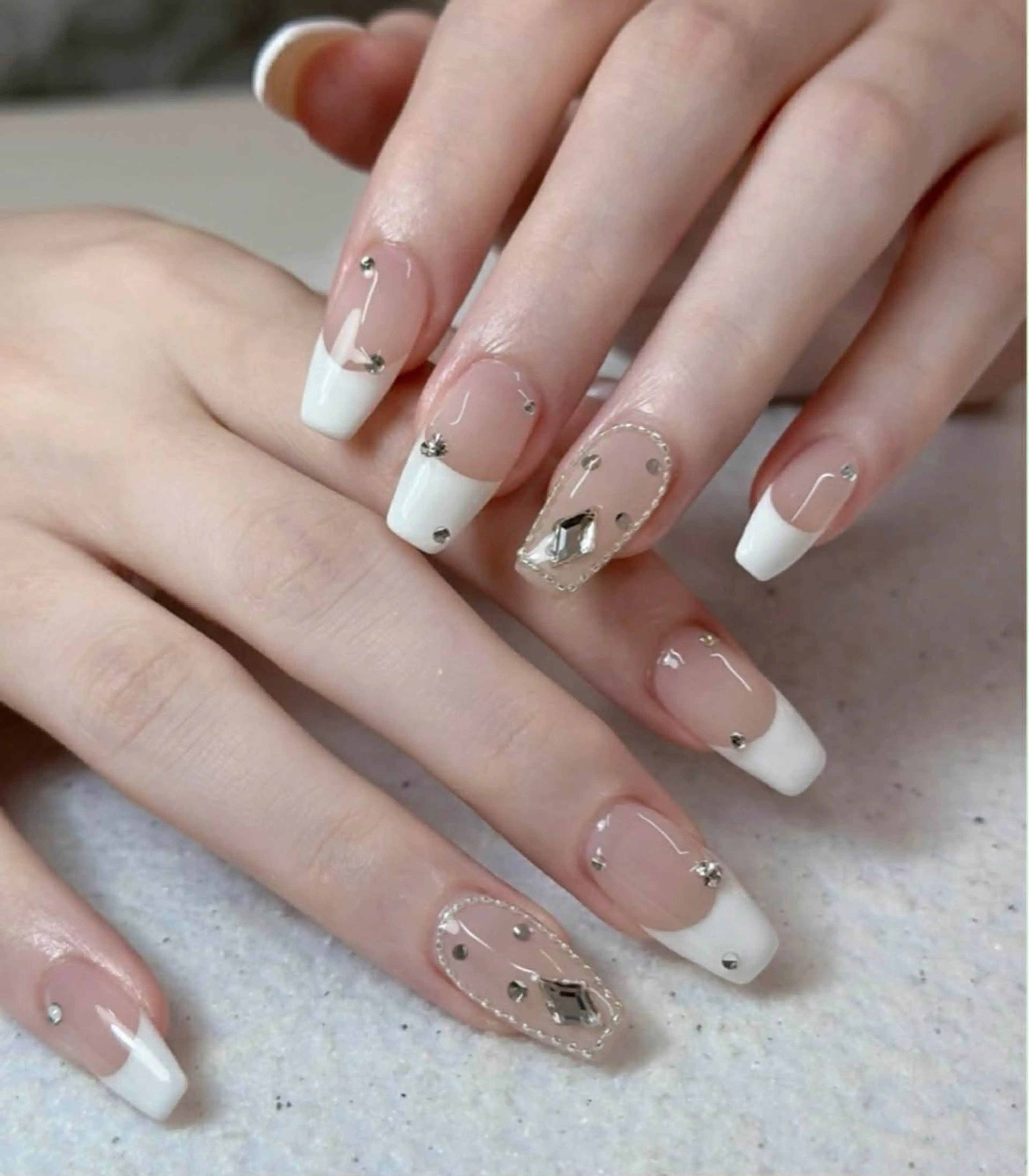 ネイル オーロラネイル ブルー チークネイル フットネイル フレンチネイル ハンドネイル Ema エマのネイルデザイン