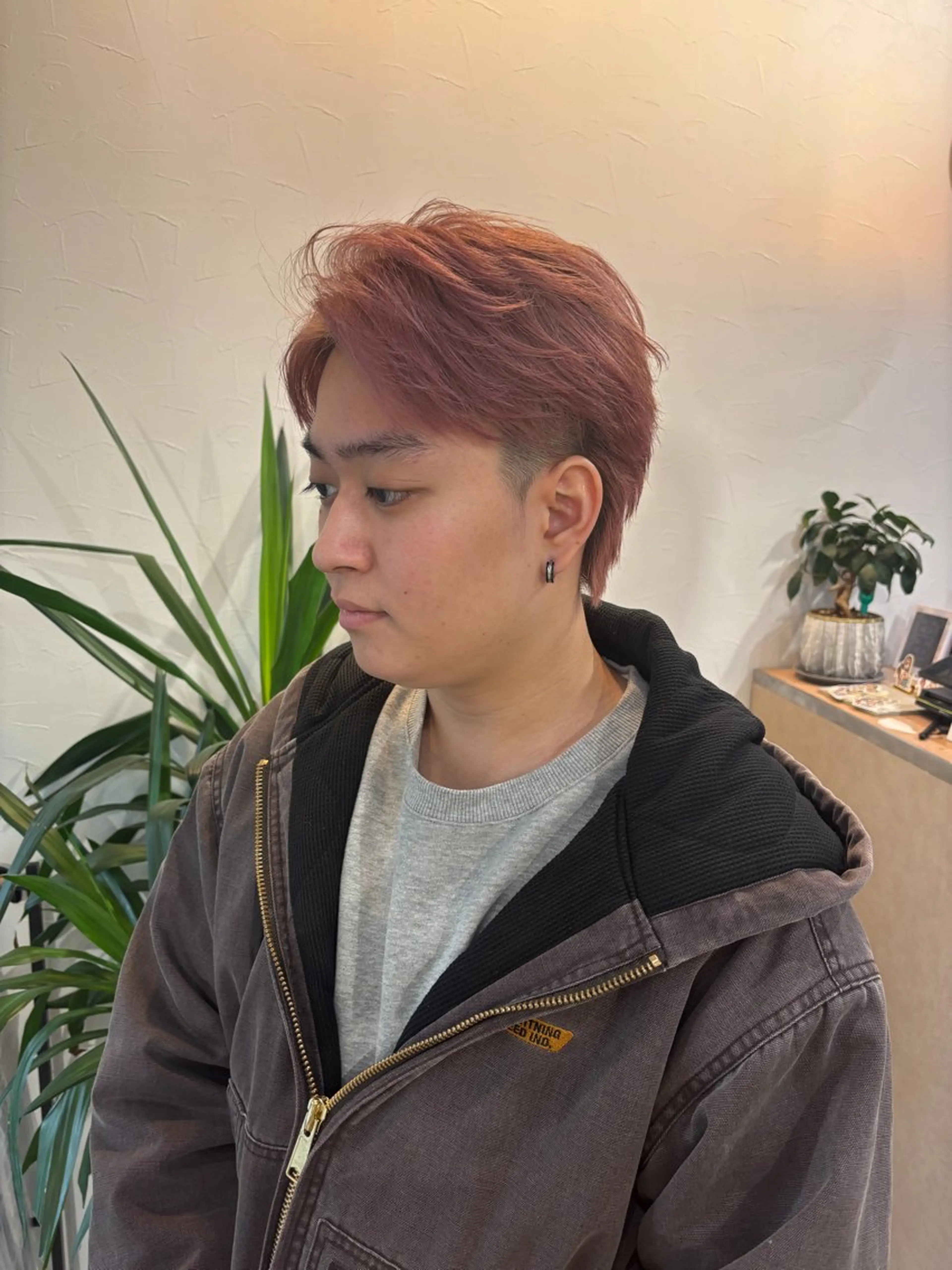 ショート カラー メンズ ピンクカラー ヘアカラー lani hair salon所属・SHOTO ハイトー ン/デザインカラーのヘアスタイル