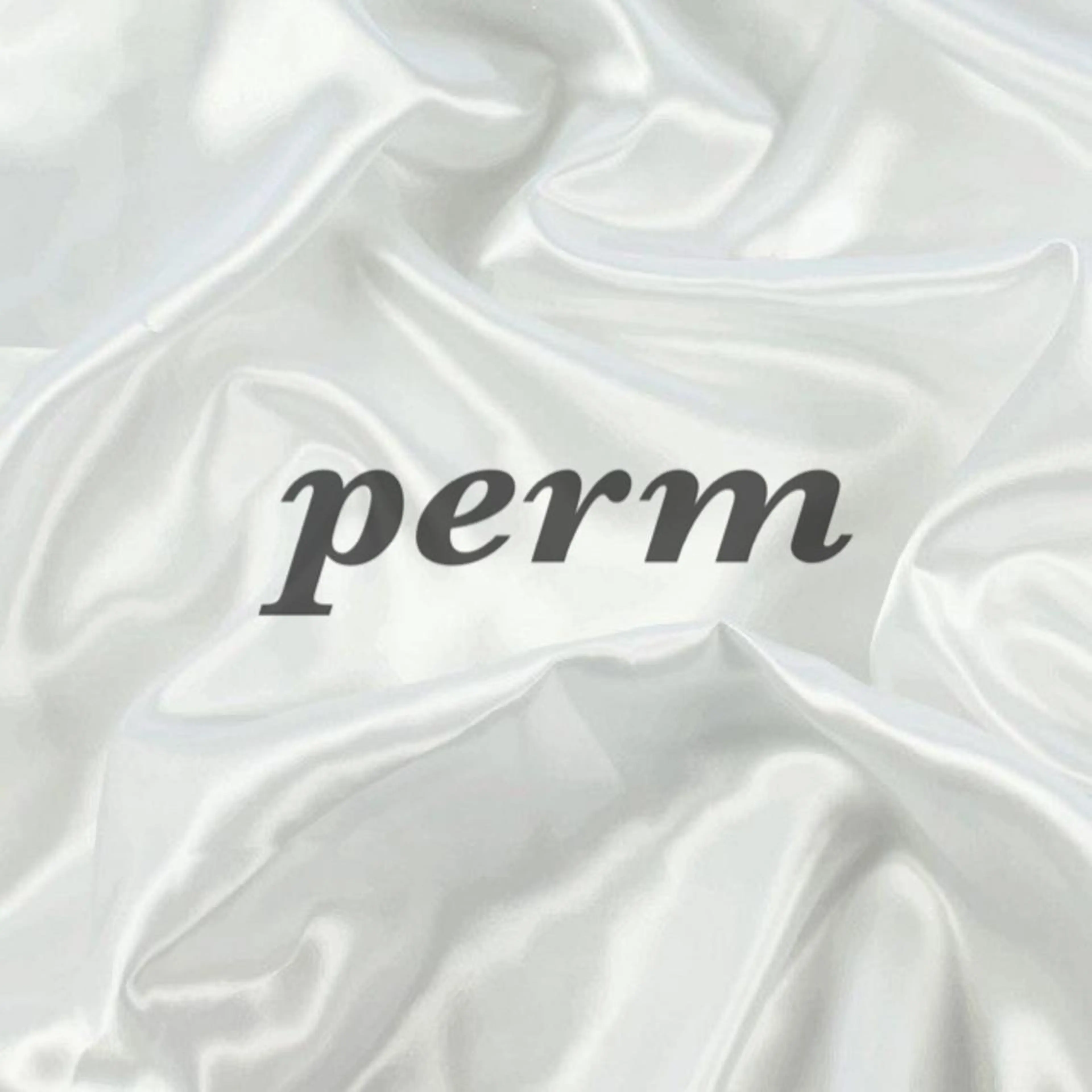 ロング パーマ 久力琴音''透明感 カラー''アレンジのヘアスタイル