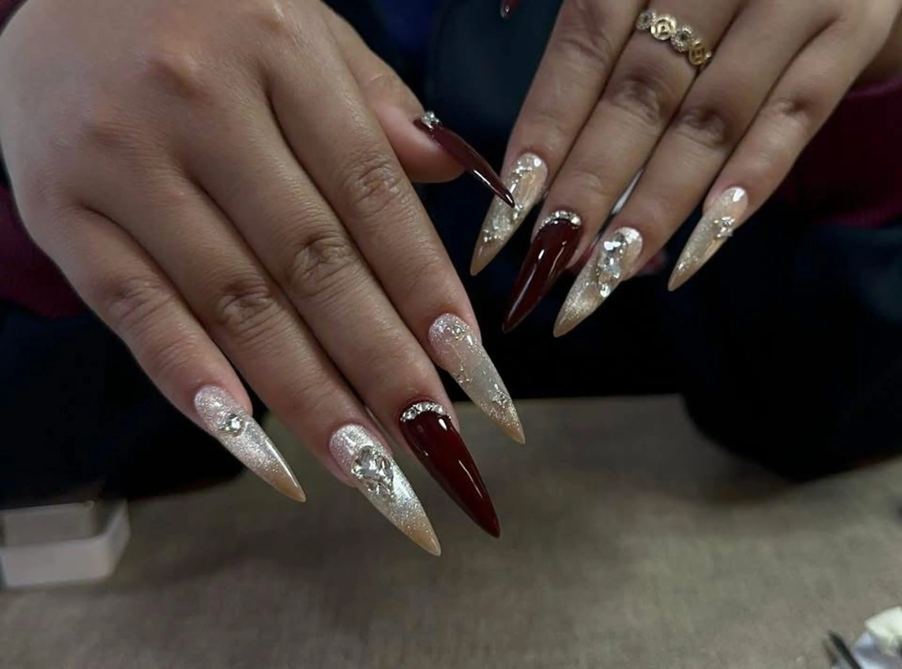 ネイル ボルドー ブラウン ジェルネイル キラキラネイル 韓国ネイル ANNA NAIL SALON所属・チャン ティ ジエンのネイルデザイン