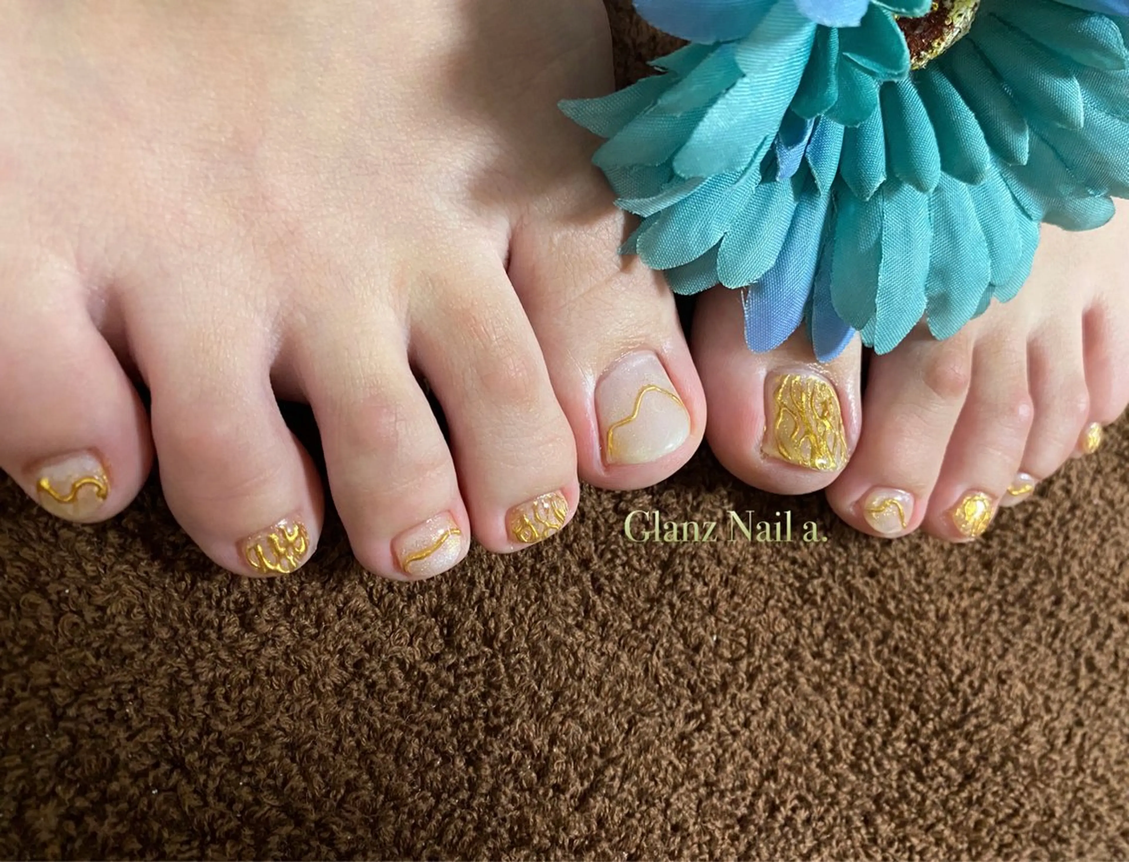 ネイル ゴールド Glanz  Nail aのネイルデザイン