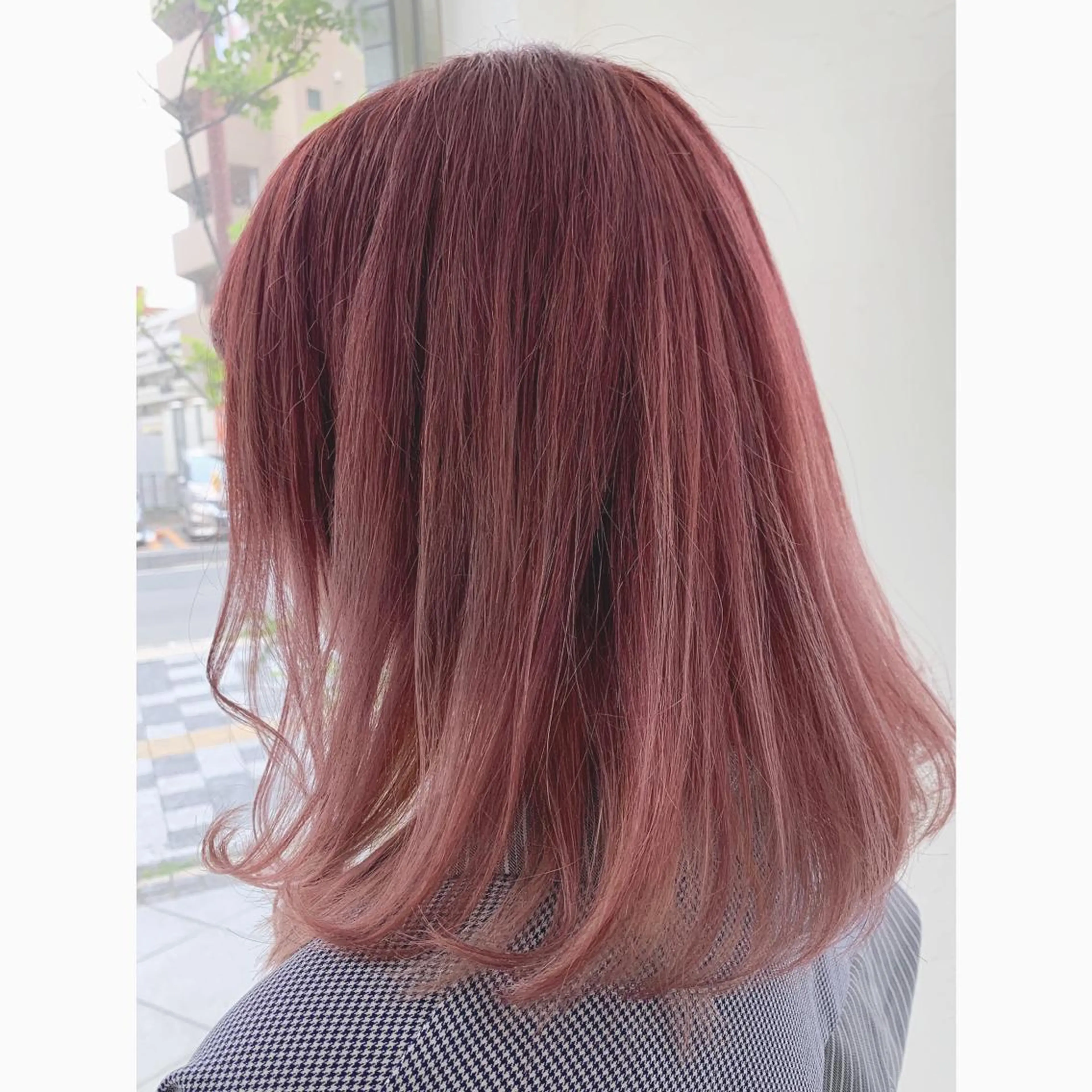ミディアム カラー fio マナミのヘアスタイル