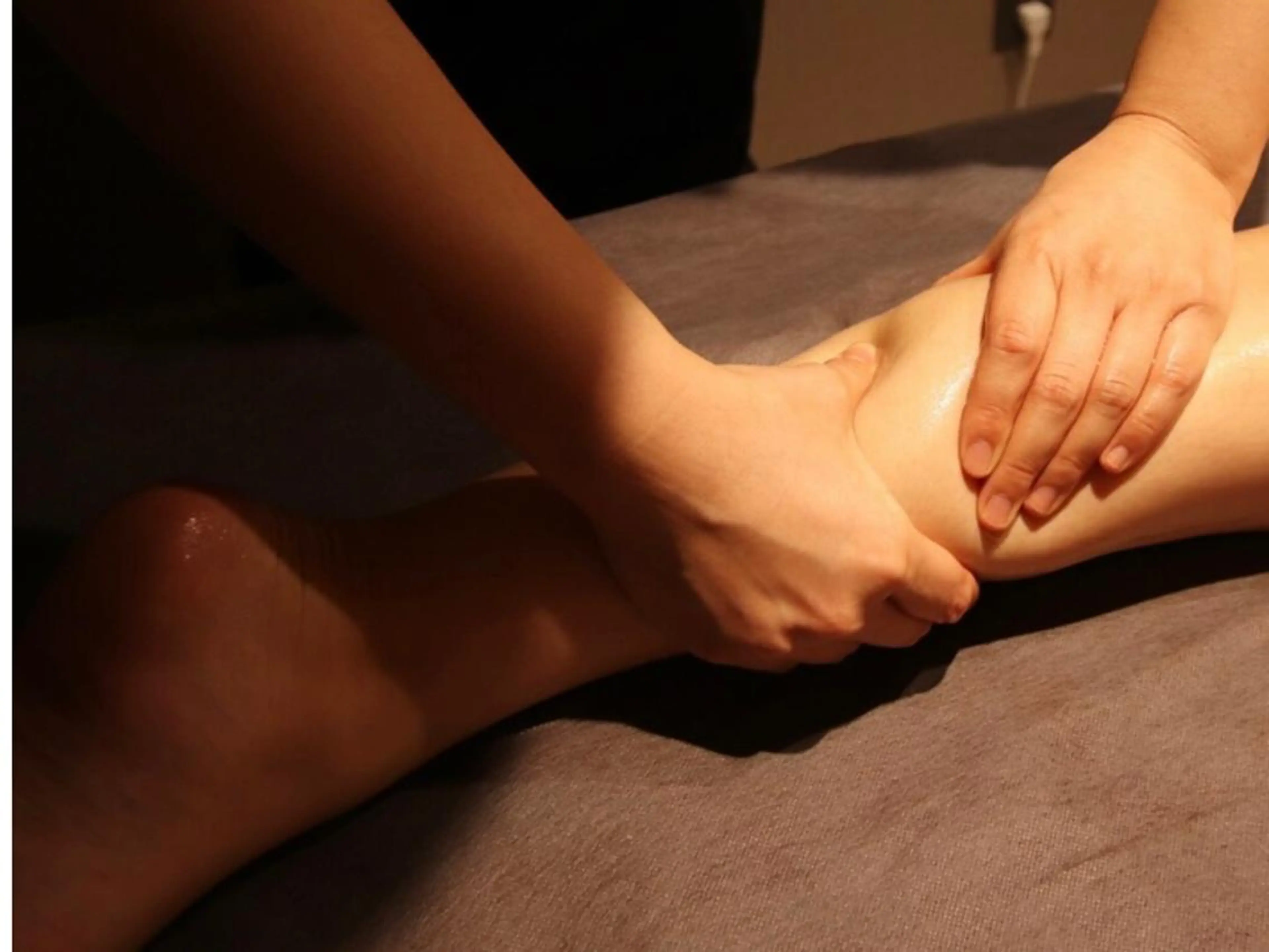 【口コミ限定学割】24U限定学生試しコース（オイル瘦腿30分）ぬくみ改善の写真