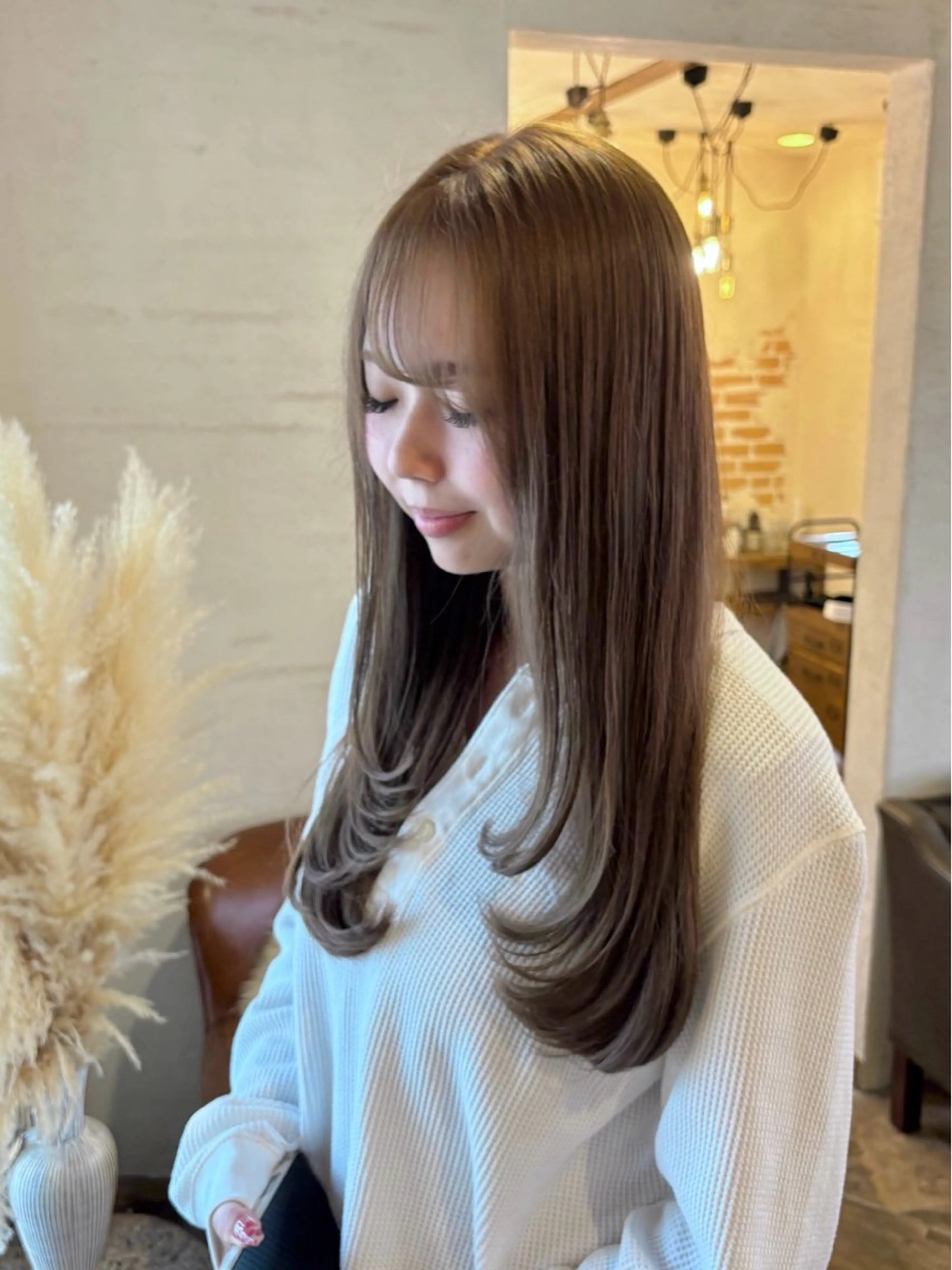 ロング カラー アッシュ ベージュカラー ブリーチ 透明感カラー ブリーチなしカラー カット ヘアカラー トリートメント 田島 千愛のヘアスタイル
