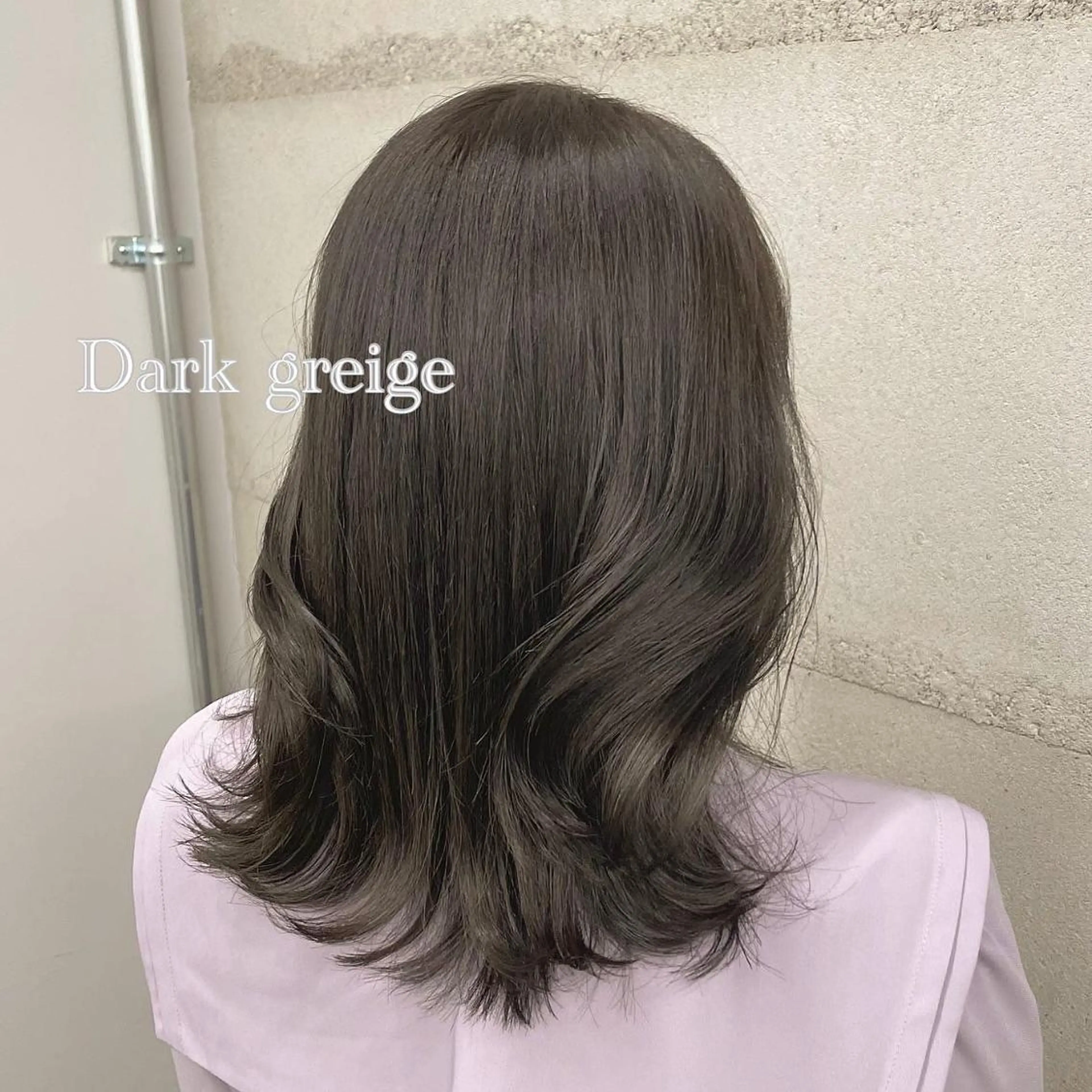ミディアム カラー ミディアムパーマ ベージュカラー ブリーチ 透明感カラー ダークグレー ヘアカラー IVY所属・ヘアアレンジ🎀 yuuka 🤍のヘアスタイル