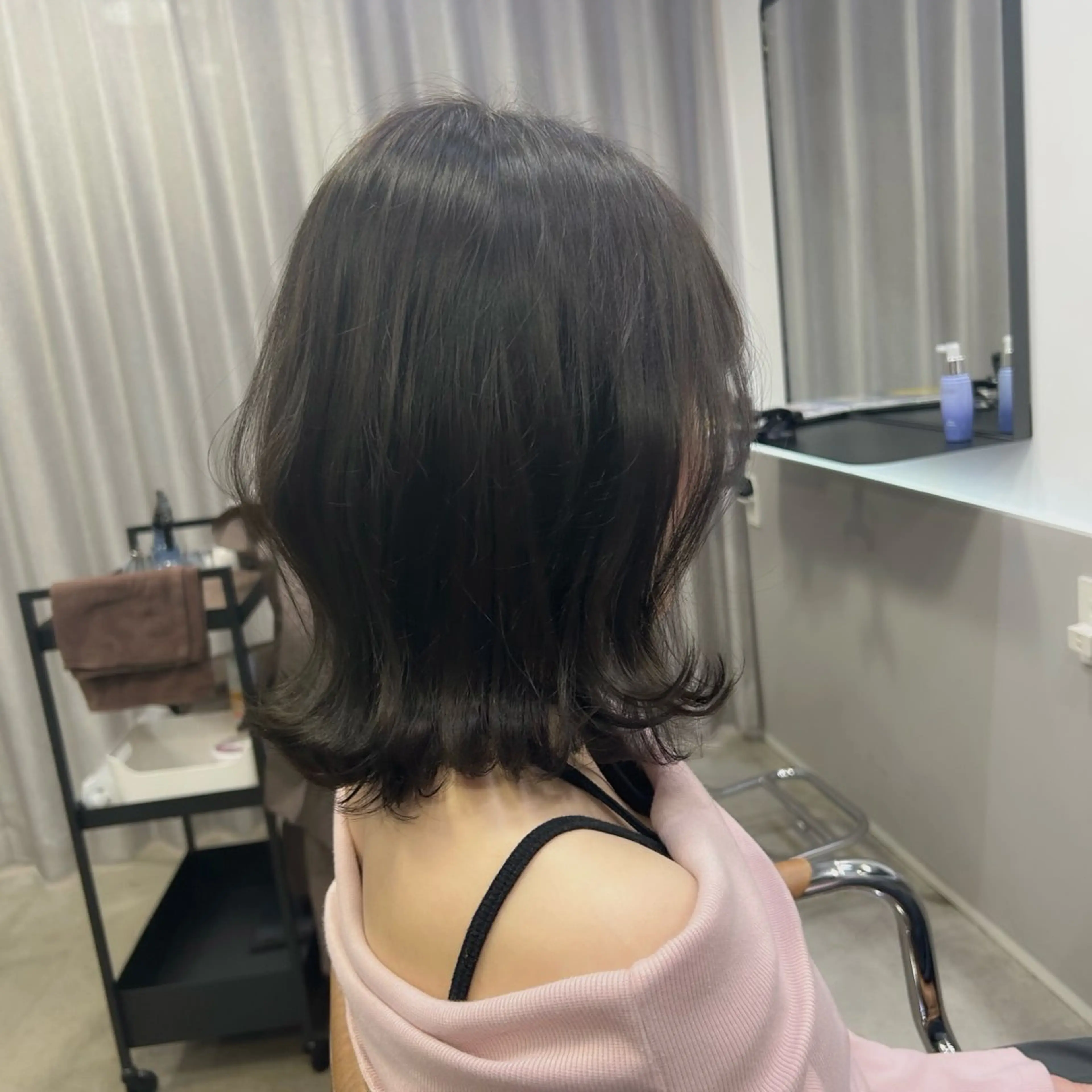 ミディアム カラー 黒髪 ブリーチ ブルーカラー ブルーブラック 透明感カラー ヘアカラー Memories所属・🧣艶カラー・ヘア セット Chie🧸のヘアスタイル