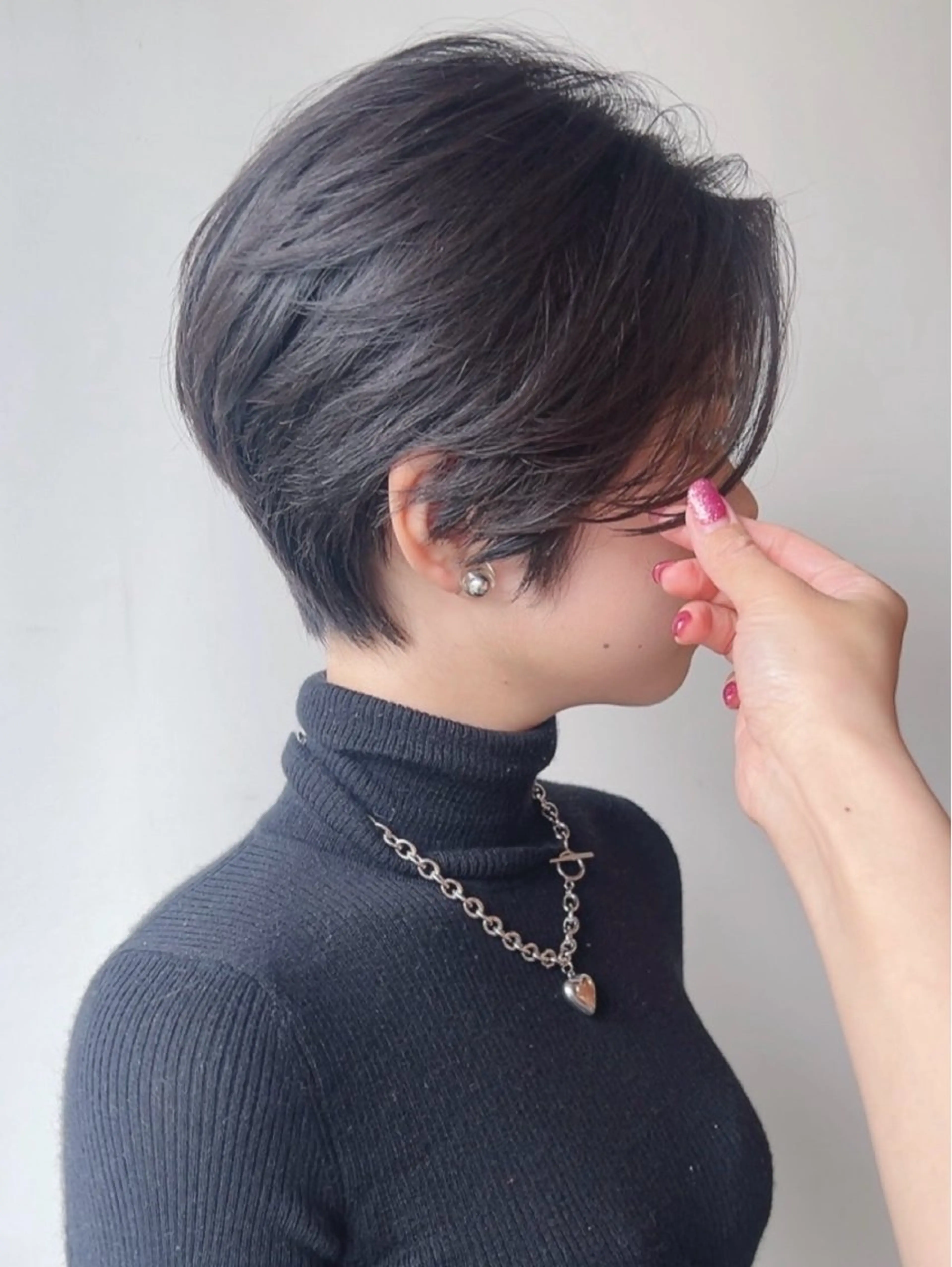 ショート ハンサムショート ショートヘア morio from london所属・松岡彩華 ボブ /グレージュのヘアスタイル