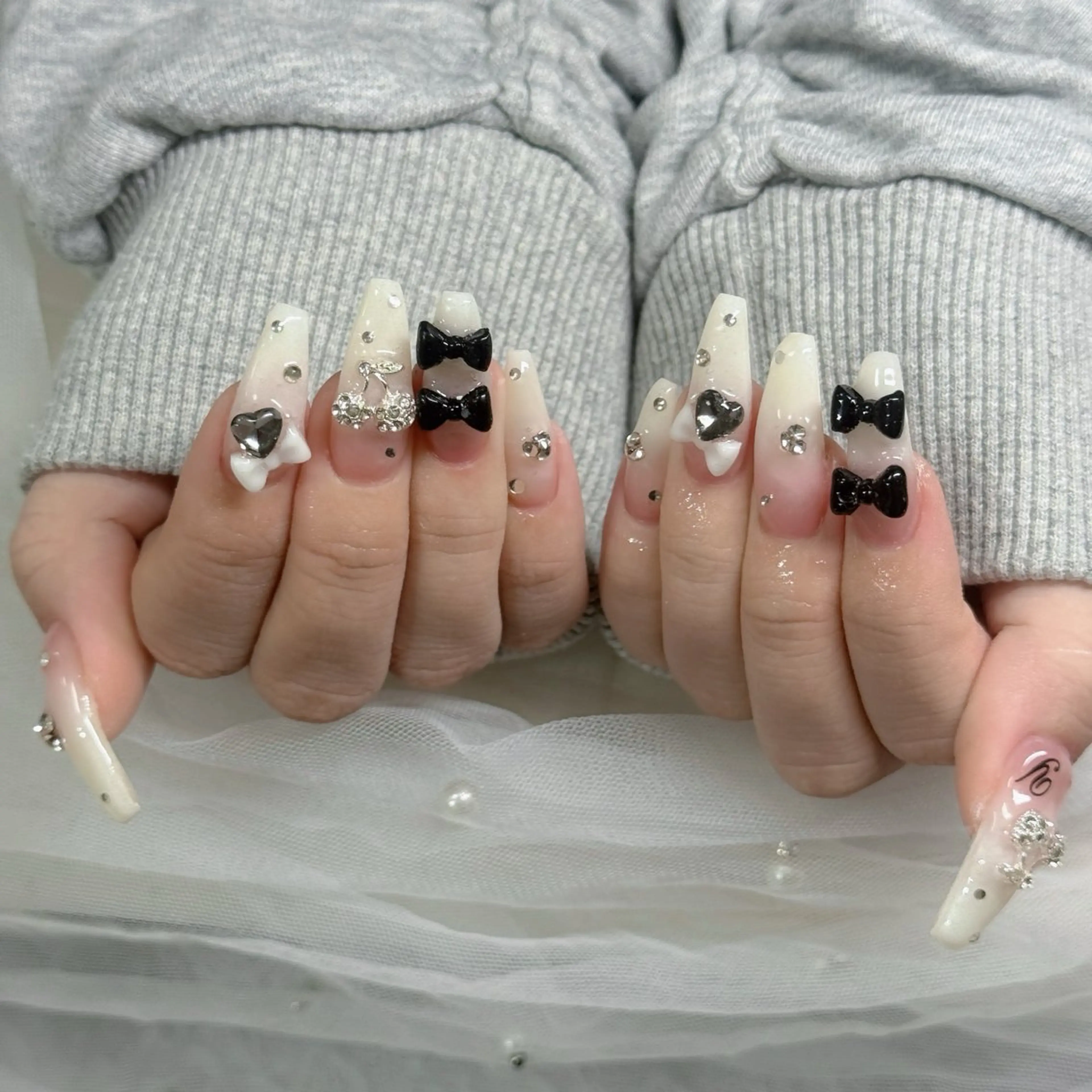 ネイル フットネイル フレンチネイル グラデーション 韓国ネイル ロングネイル ハンドネイル Hani Nail Salonのネイルデザイン