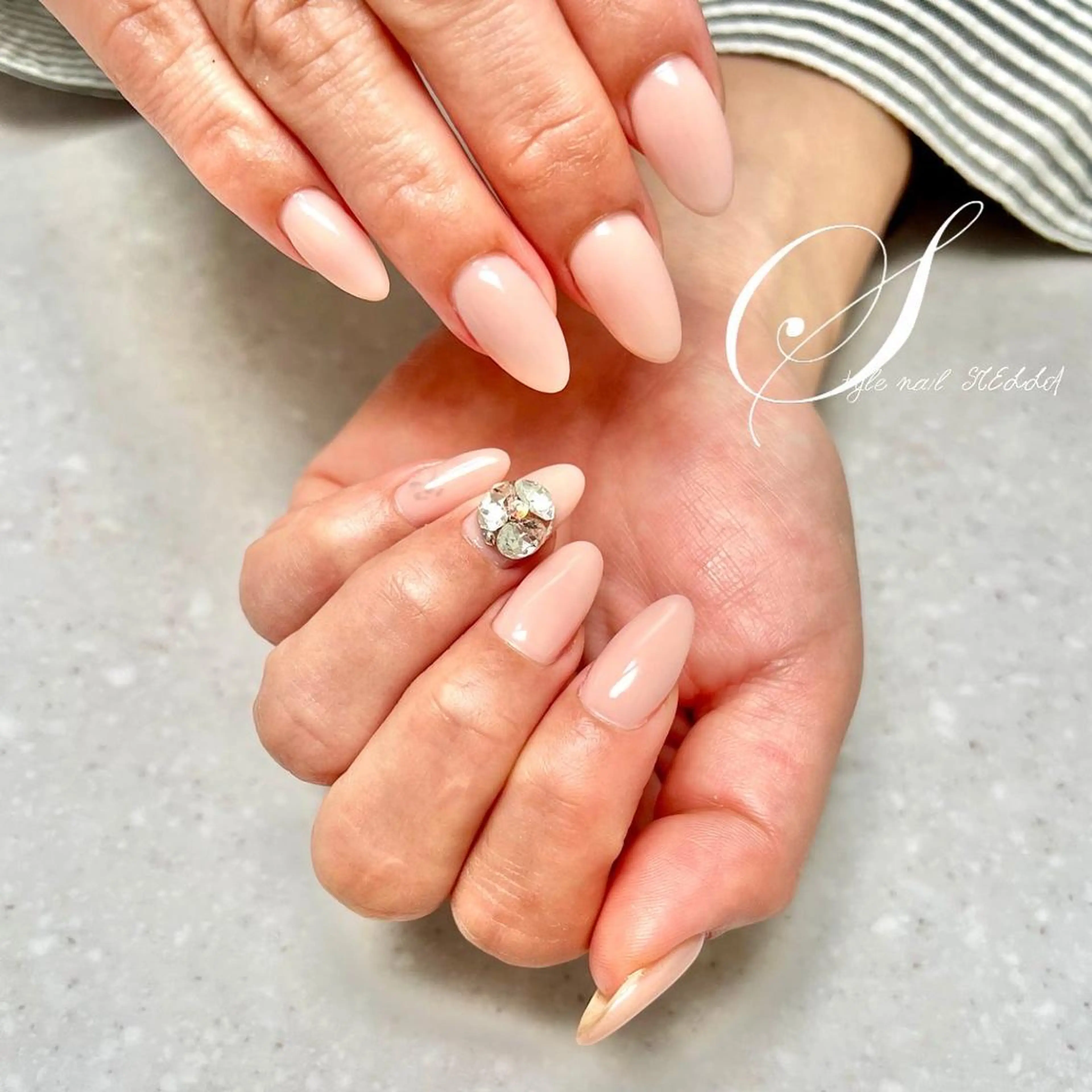 ネイル アートネイル ジェルネイル キラキラネイル 持ち込み ワンカラーネイル ハンドネイル ステラ marikominoのネイルデザイン