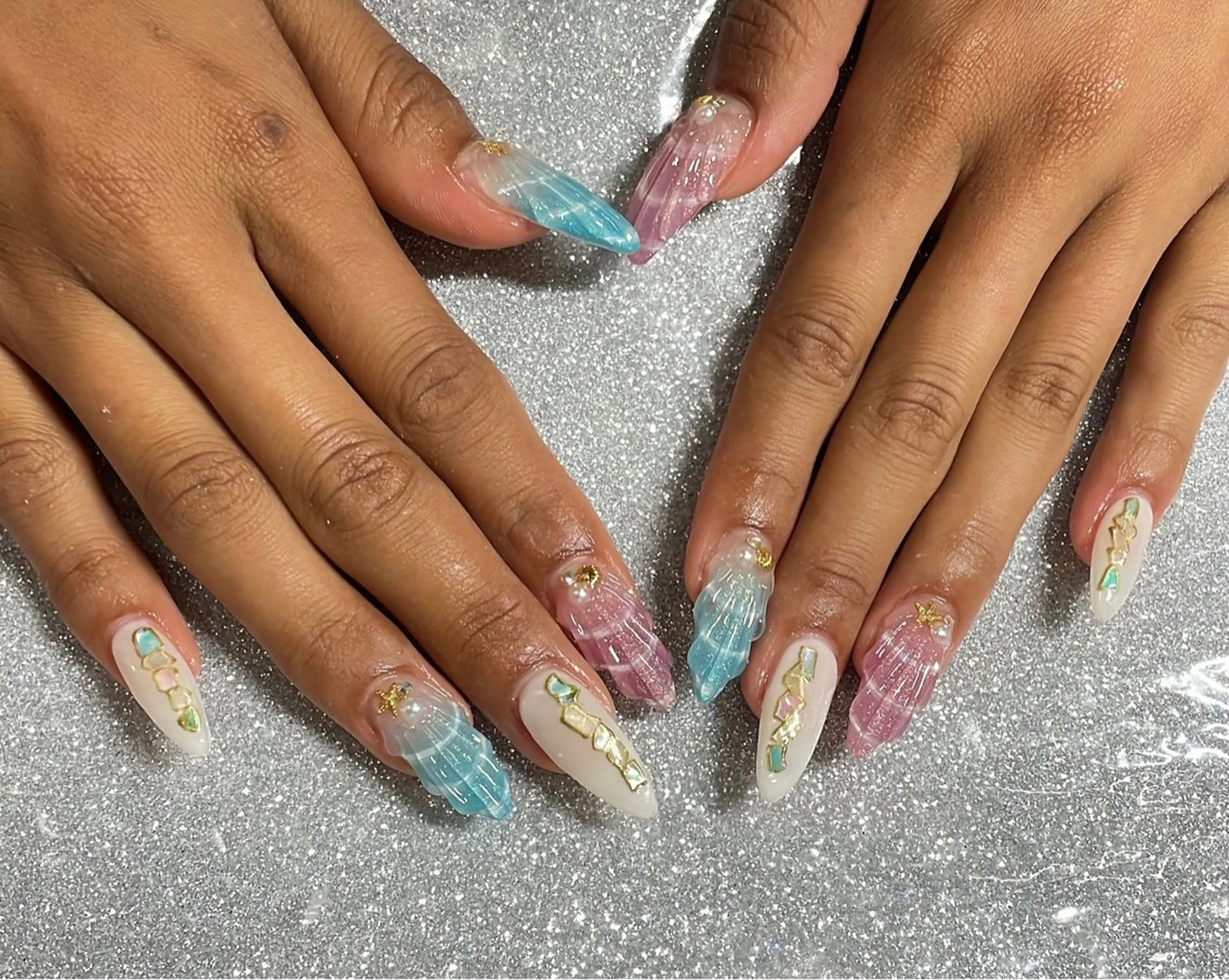 ネイル ハンドネイル VIERU 🌈🎀💖のネイルデザイン