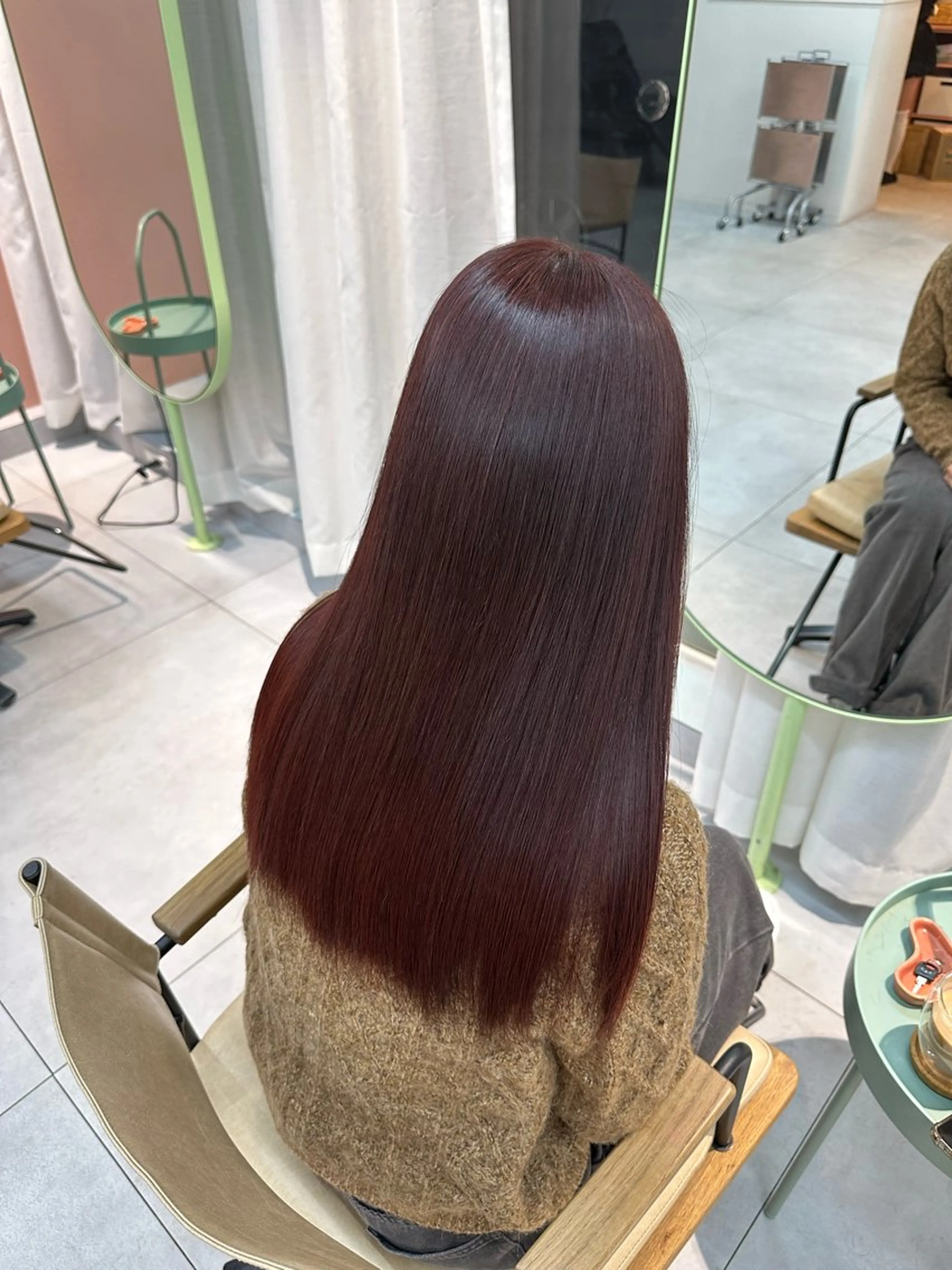 ロング カラー レッドカラー 安井 美咲希のヘアスタイル