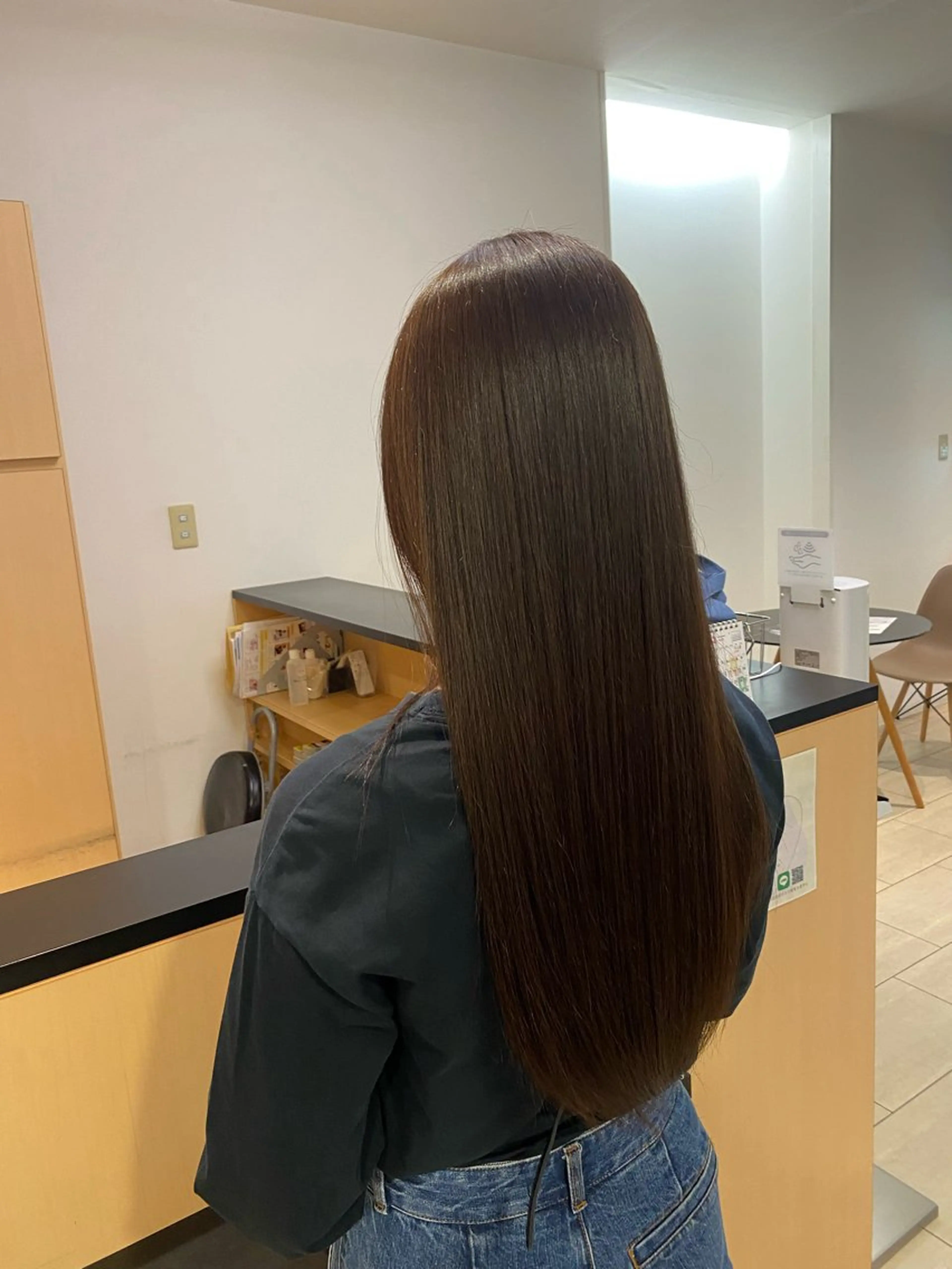 ロング カラー グレージュ 武富 果音のヘアスタイル