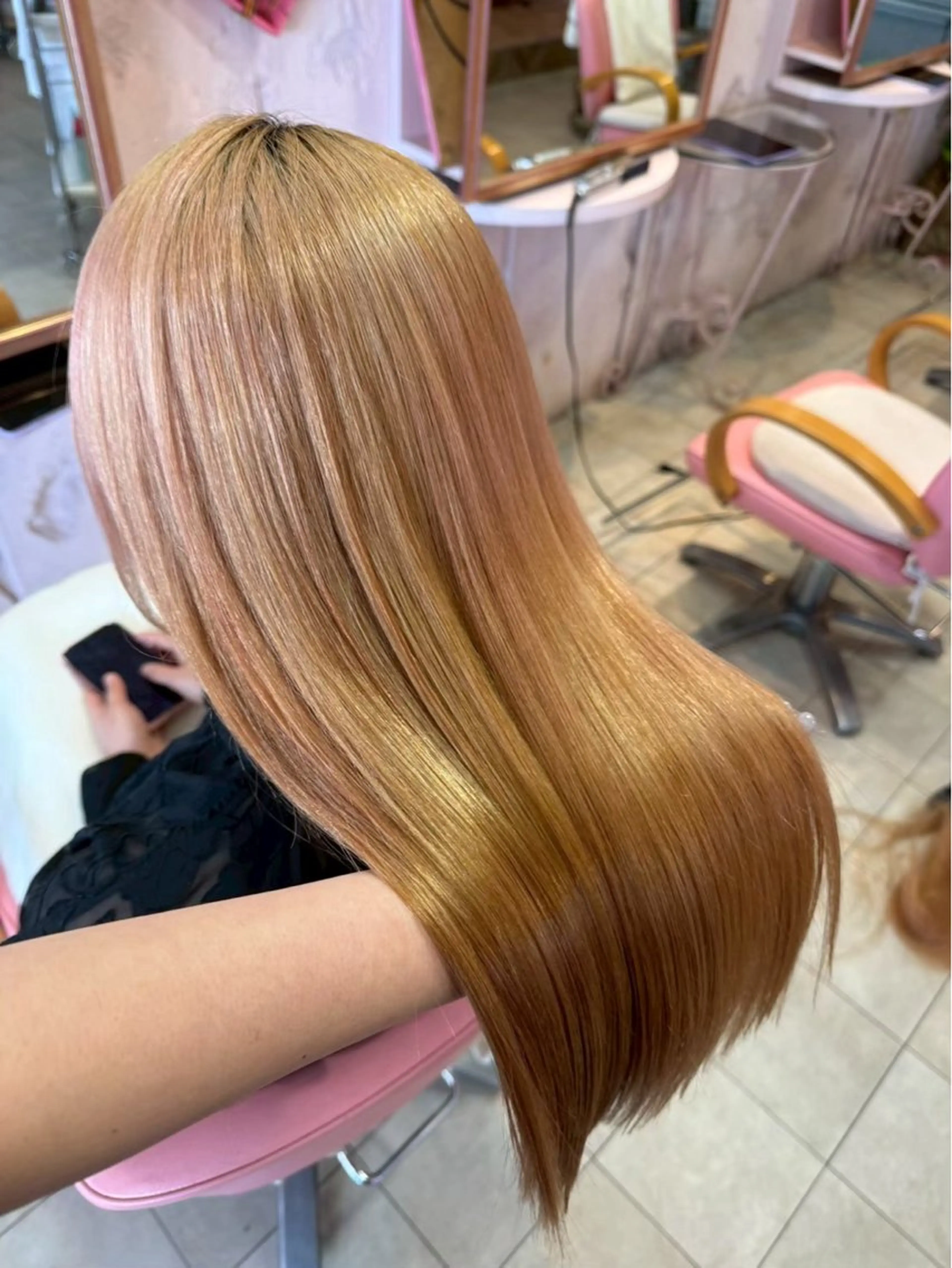 ロング 𝙼𝚒𝚎𝚗𝚎 𝚙𝚒𝚗𝚔所属・山本 葵のヘアスタイル