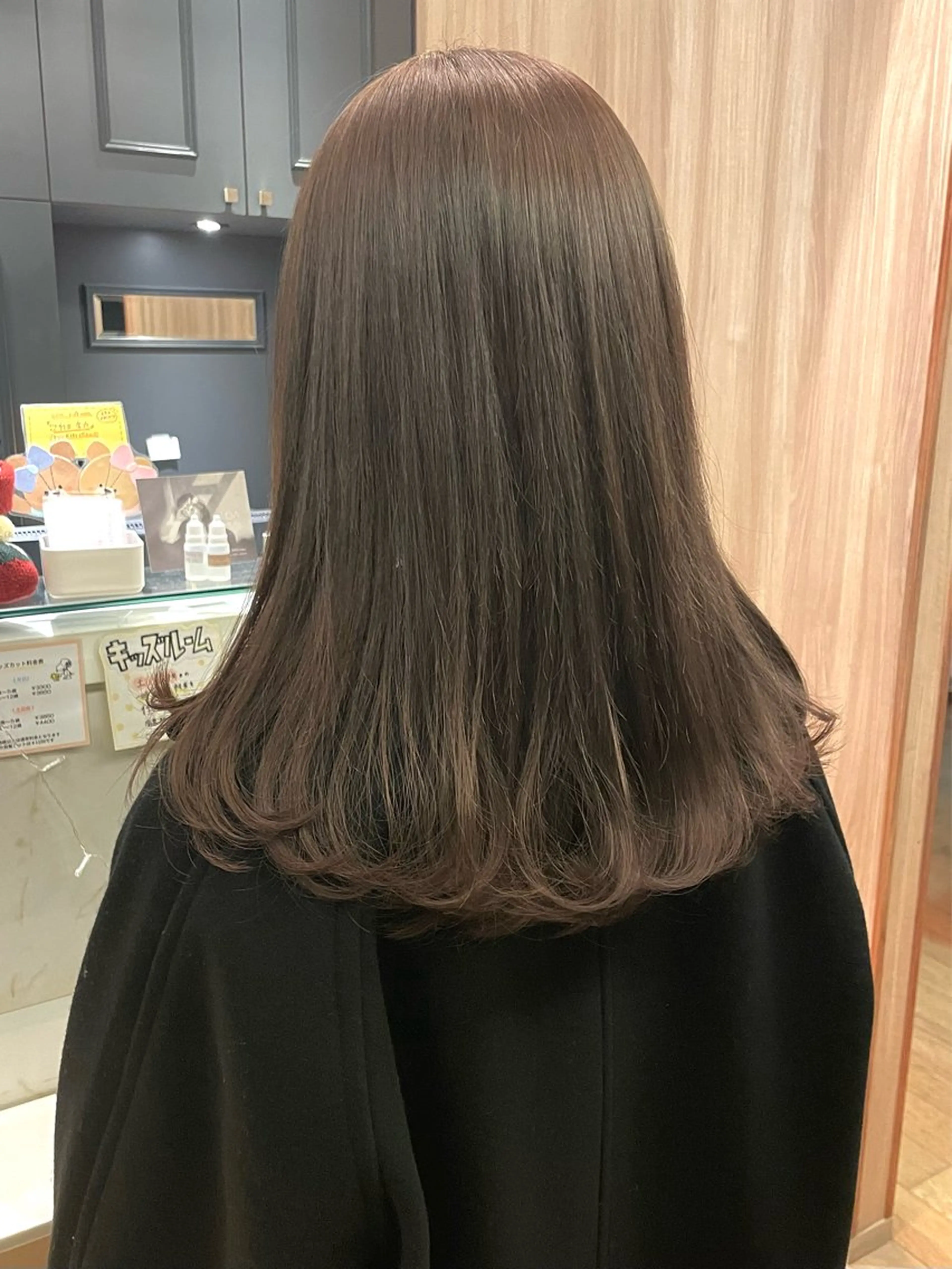 セミロング カラー ベージュカラー オリーブベージュ カット ヘアカラー トリートメント 青沼夏未/オリーブ/ 寒色カラーのヘアスタイル