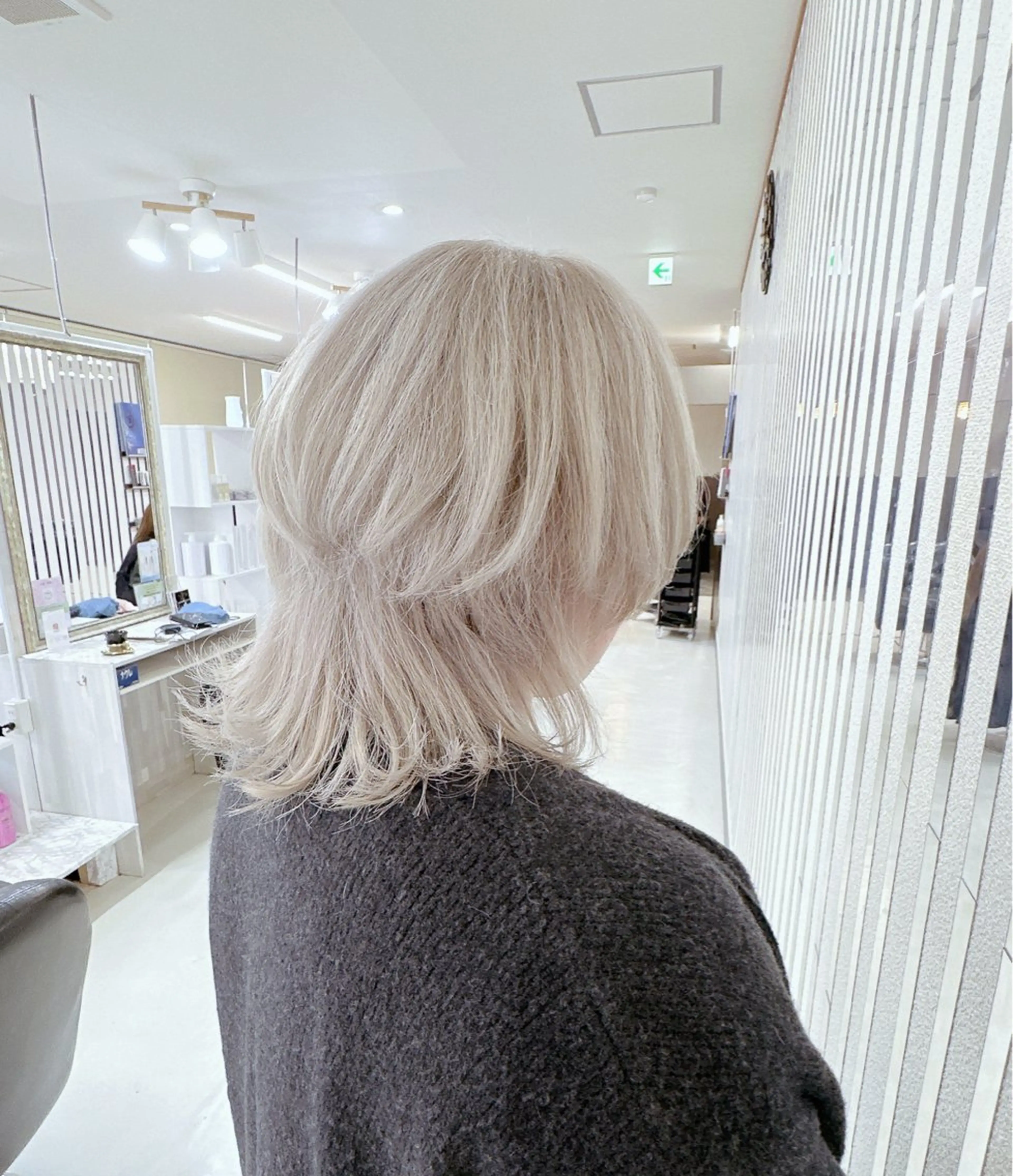 ミディアム カラー ベージュカラー ブリーチ ホワイトベージュ ヘアカラー トリートメント YURI ✨のヘアスタイル