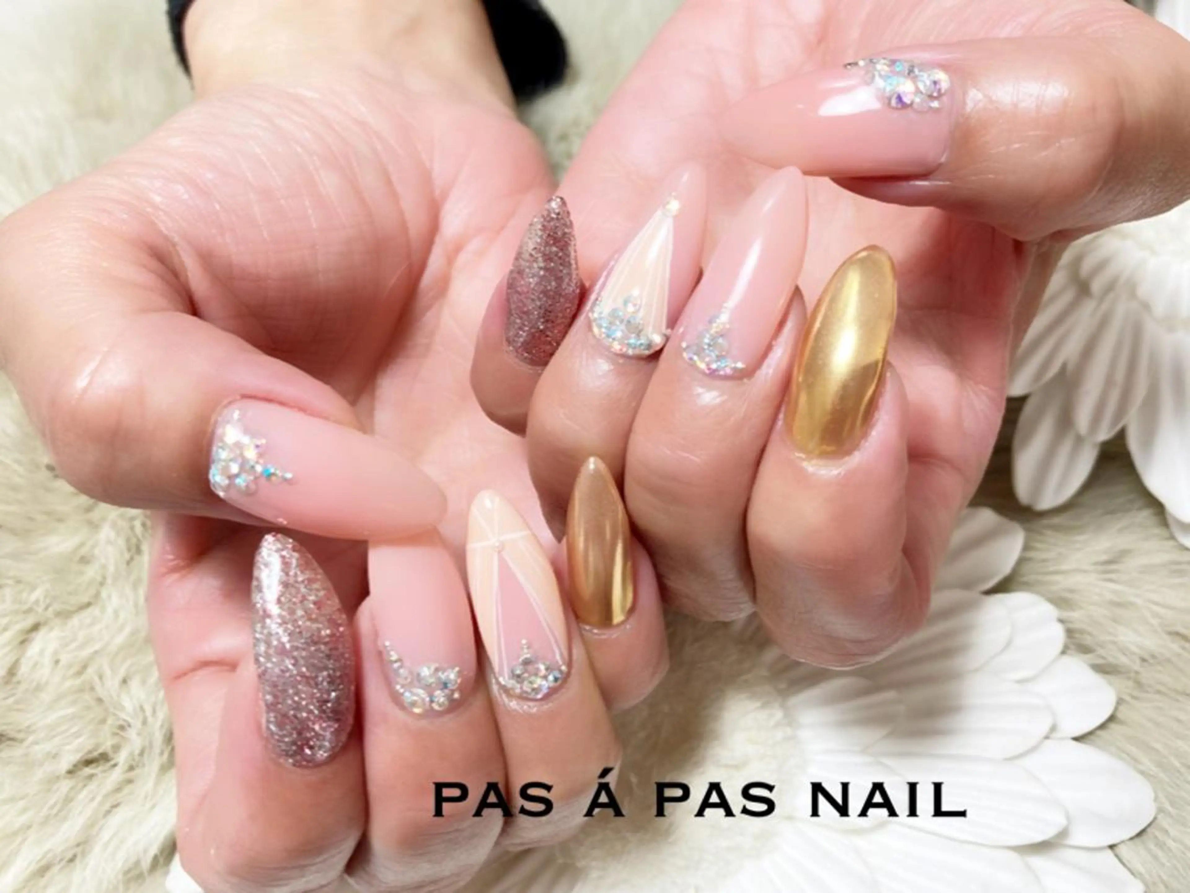 ネイル Yakko pas á pasのネイルデザイン